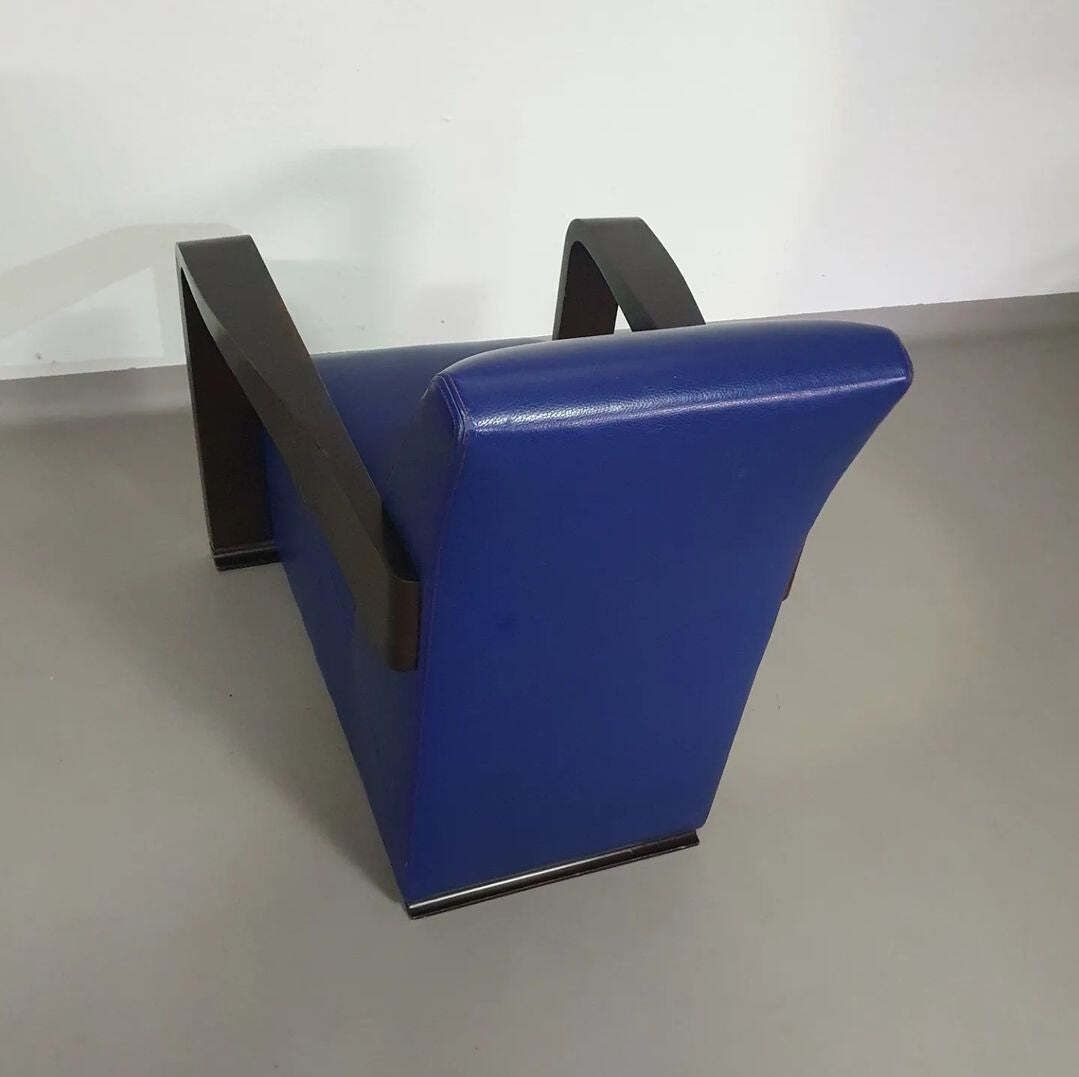 2742.0 4 X Vintage Ying Lounge Chairs / Fauteuils Van Hugues Chevalier, Jaren 1990. 3 X Blue / 1 X Red Leather. Special Made In These Colours For Tommy Hilfi photo