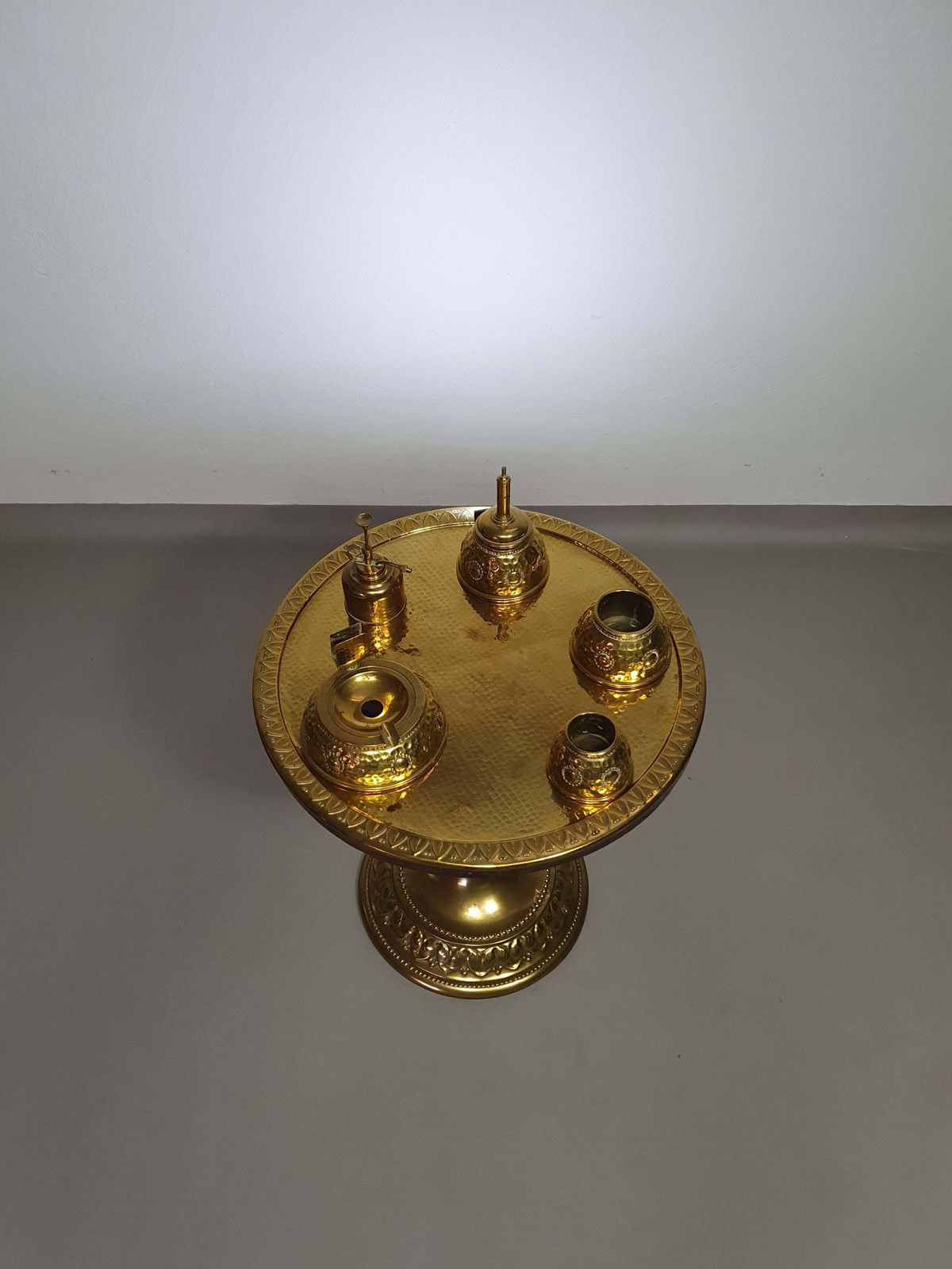 photo vinterior Art Nouveau Brass Smoke Table