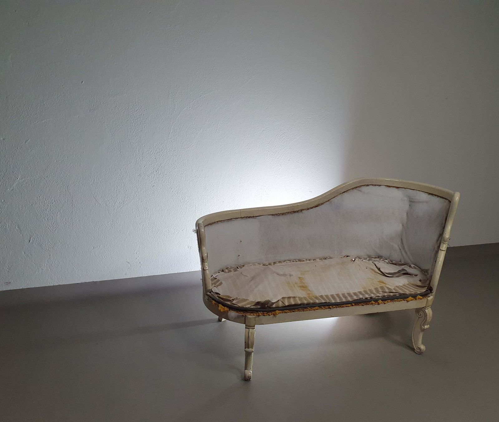 Beautiful Old Art Noveau , Unfinished Frenche Canapé / Chaise Longue With Gooseneck Armrests photo for sale
