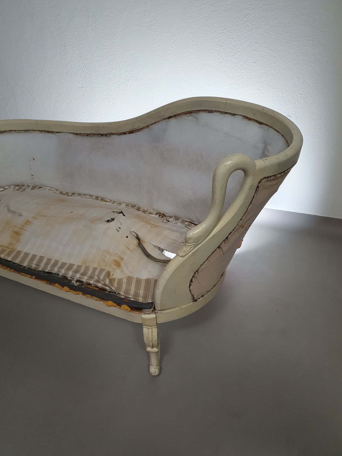 photo vinterior Beautiful Old Art Noveau , Unfinished Frenche Canapé / Chaise Longue With Gooseneck Armrests