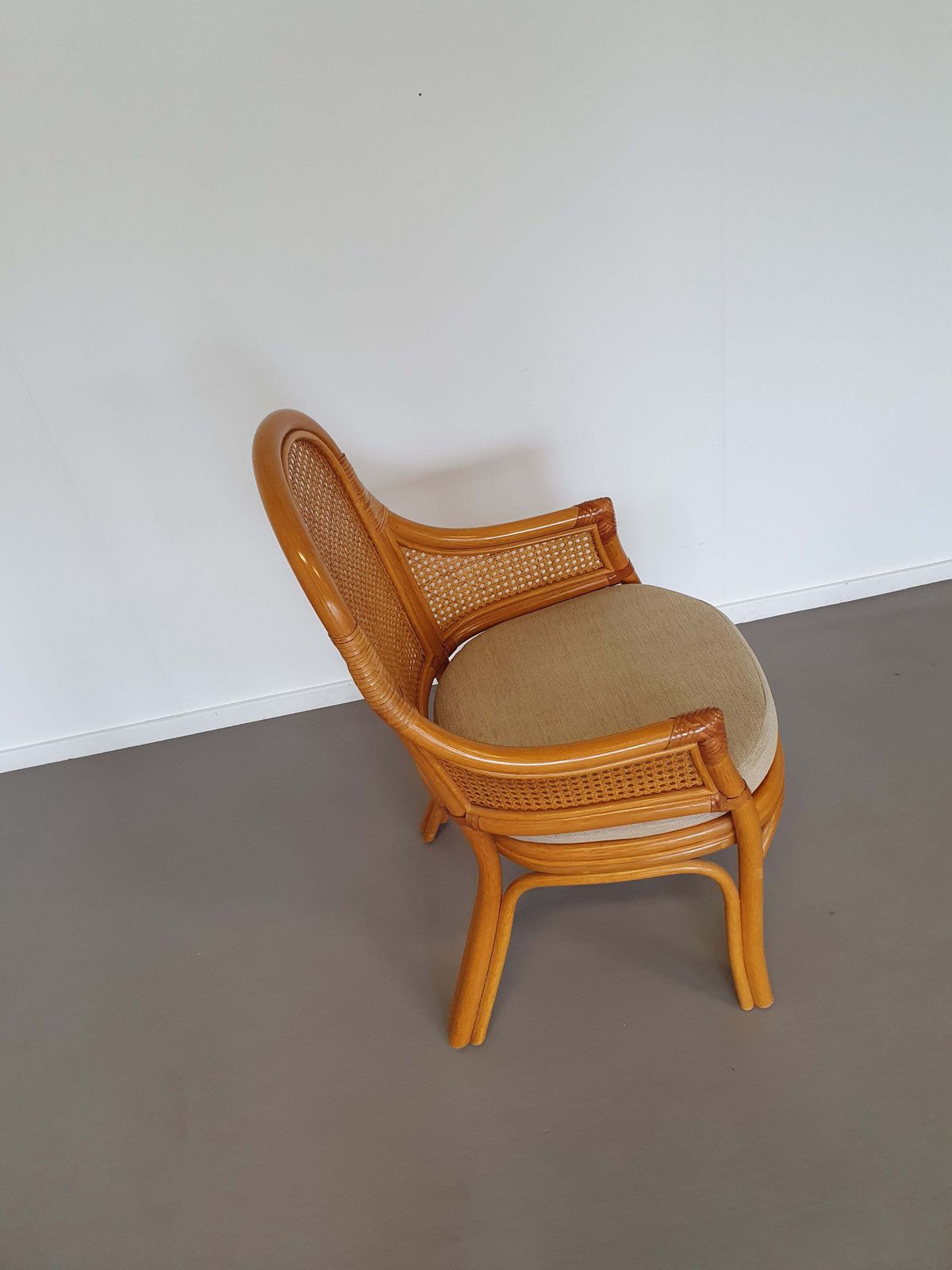 photo for sale 4 X Rattan /Webbing Dining Chairs 80s In Beautiful Condition