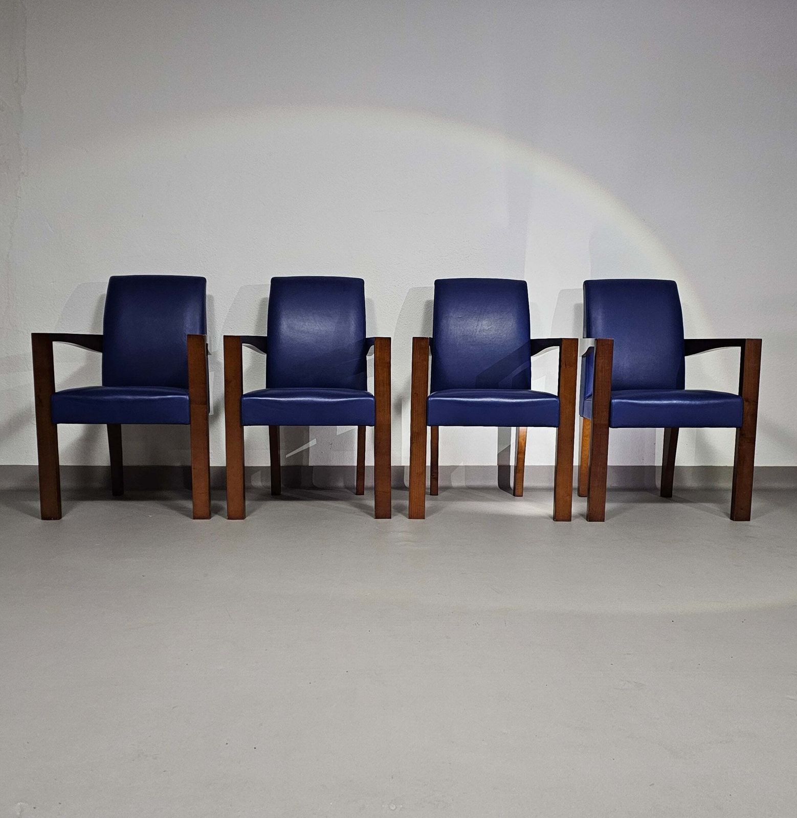 Furniture 4 X Hugues Chevalier Conference Ying Bridge Chair / Leather photo