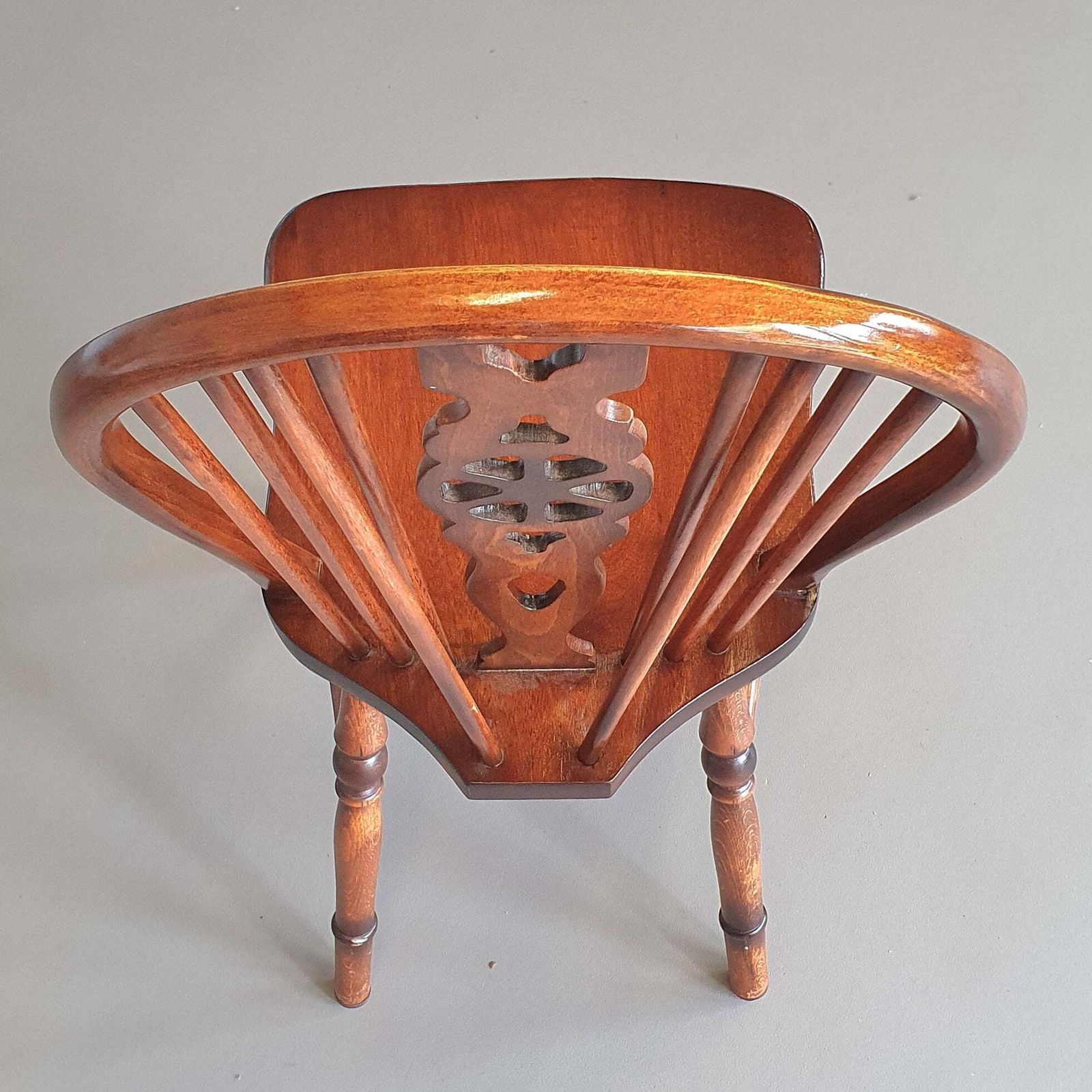 4 X Wheelback / Windsor Chairs / Marked photo 845.0