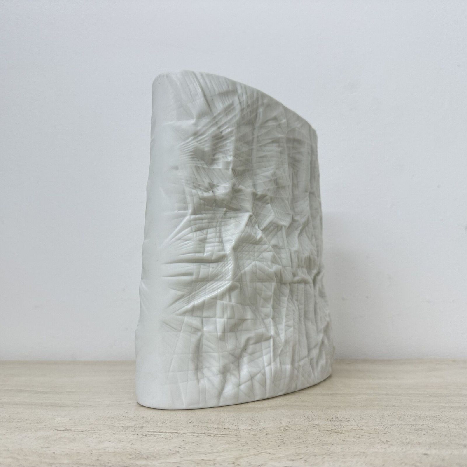 Martin Freyer Rosenthal Bisque Porcelaine Paper Relief Vase Op Art 1970s photo vintage