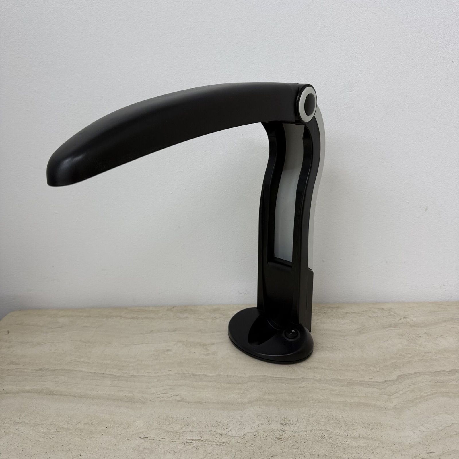 Mid Century Toekanvormige Tafellamp Van H. T. Huang, Jaren 1980 photo vinterior