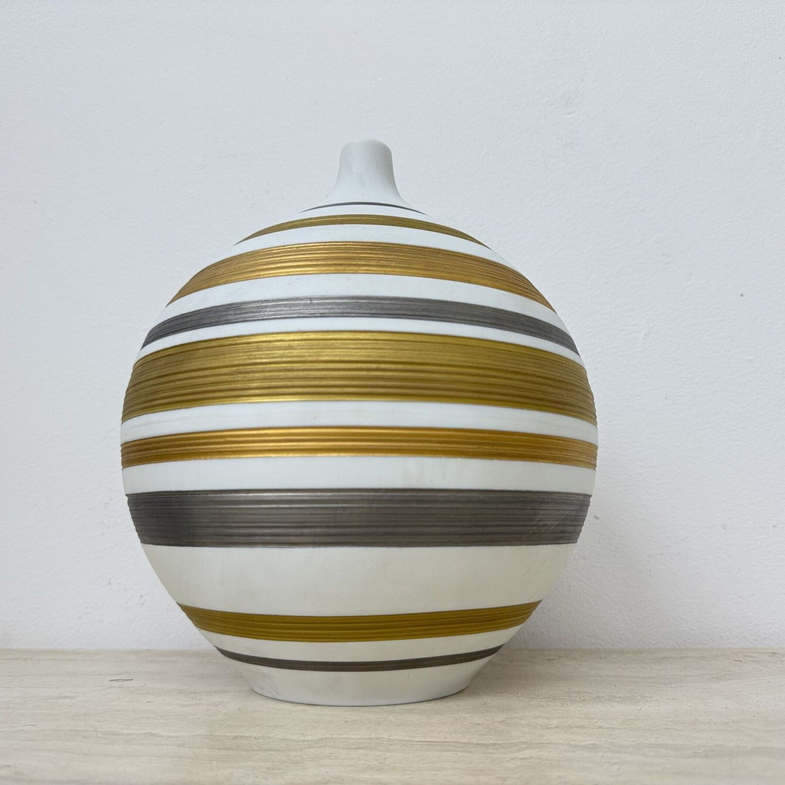 Mid Century Design Porcelain Vase By Hutschenreuther, 1970s photo vinterior