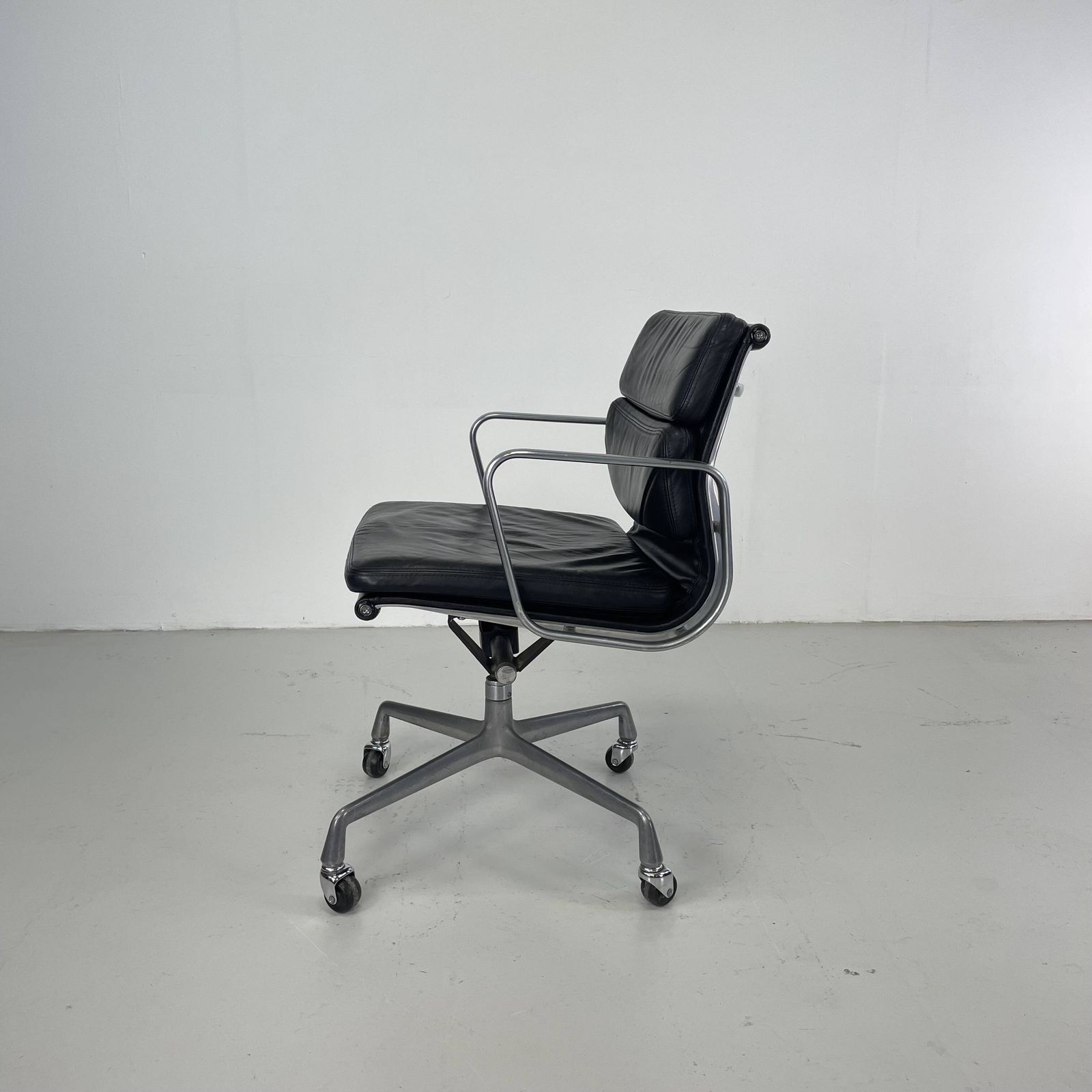 Eames Herman Miller Black Leather Soft Pad Group photo Furniture