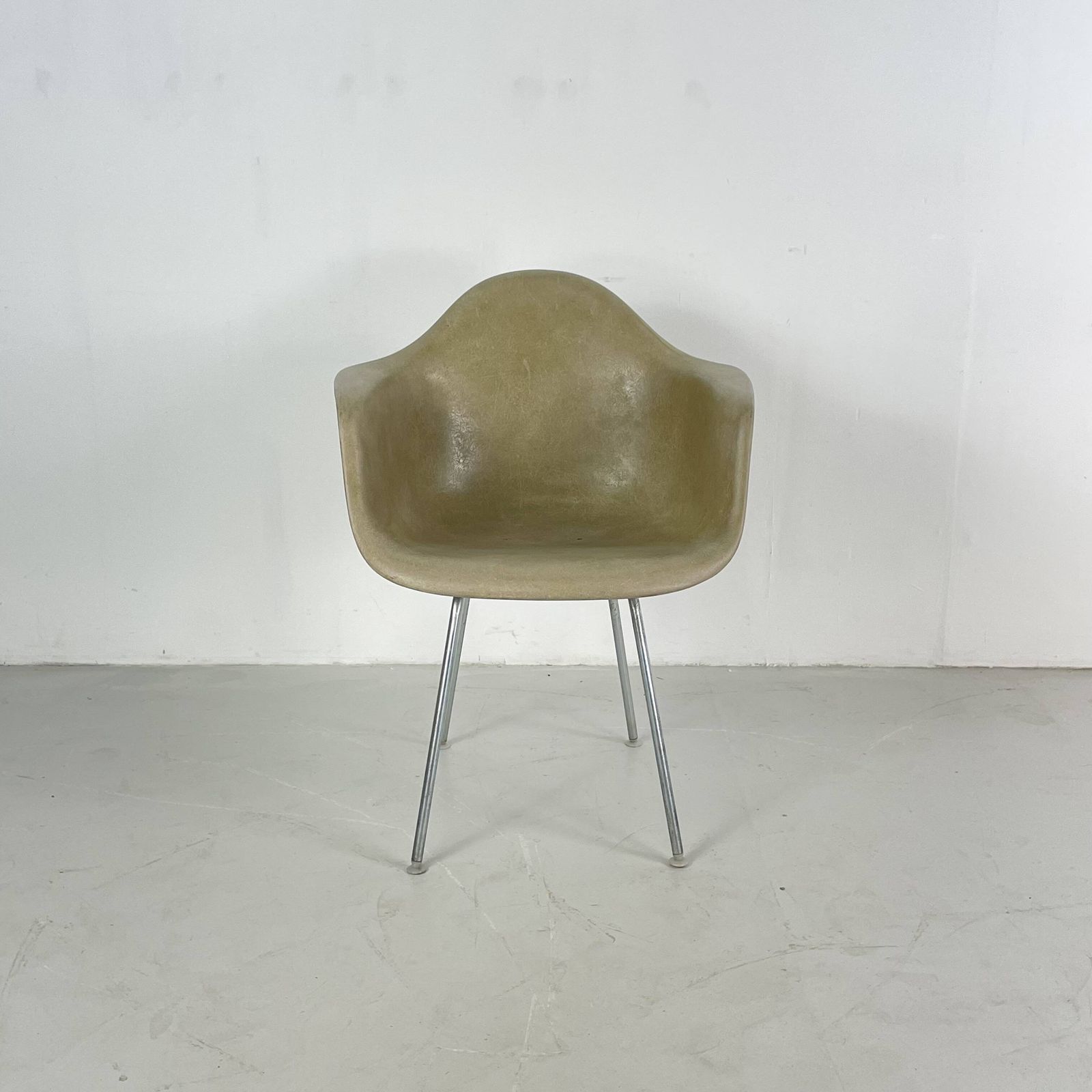 Eames Herman Miller Dax Fibreglass Chair In Seafoam Green photo for sale