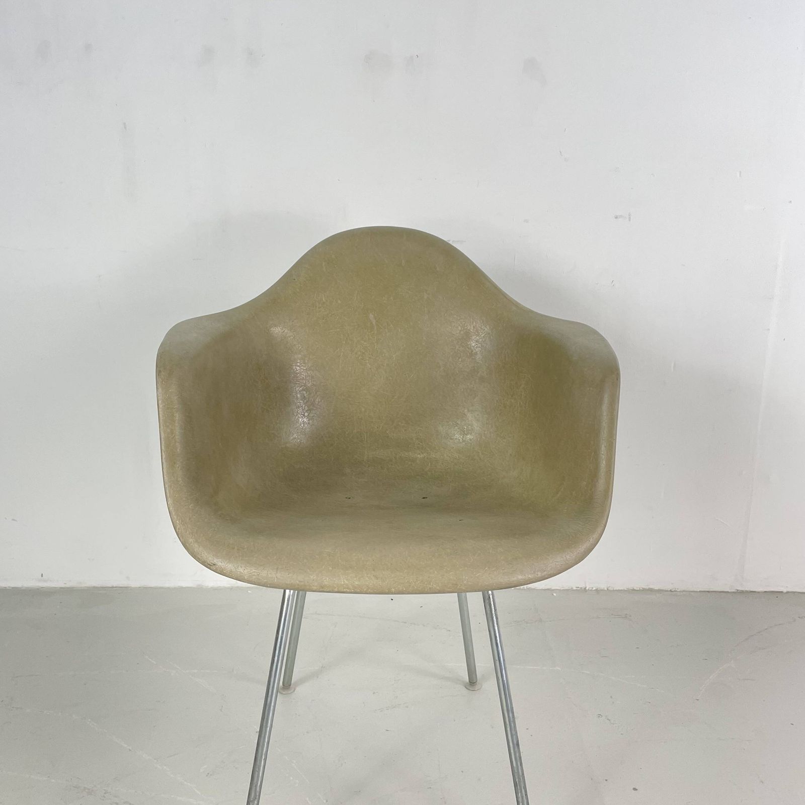 Eames Herman Miller Dax Fibreglass Chair In Seafoam Green photo Furniture