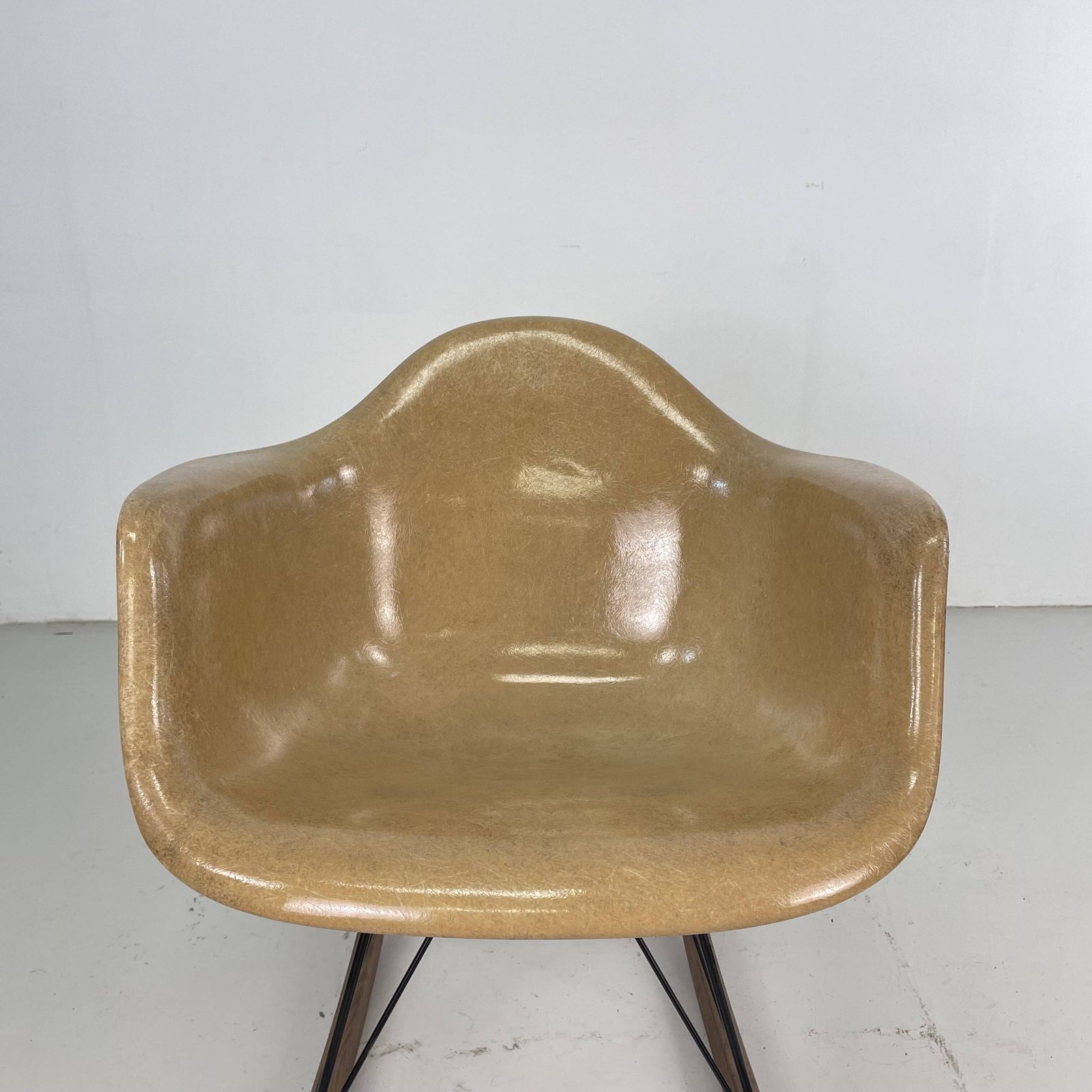 Eames Herman Miller 1950s Rar Rocking Chair In Light Tan photo for sale