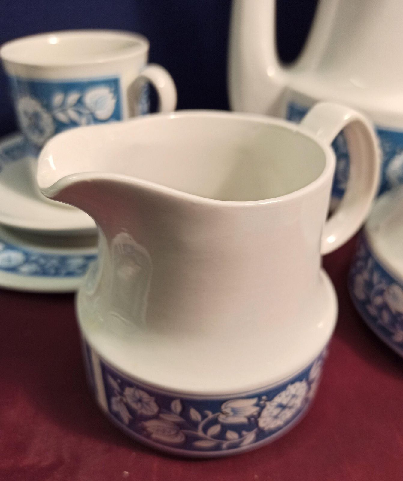 Myott Tea Set "Verona"  Very Good Condition   C.1960s   6 Cups, 6 Saucers, 6 Side Plates, Teapot, Milk Jug, Sugar Bowl. photo vinterior