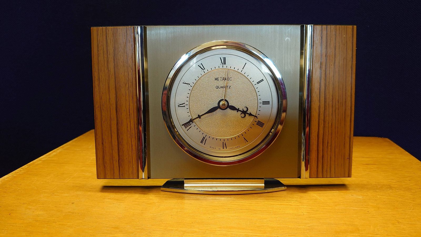 Metamec 1960s Quartz Clock. Roman Numerals. 20.5cm Wide   Fully Working   Excellent Condition   Battery Operated photo furniture