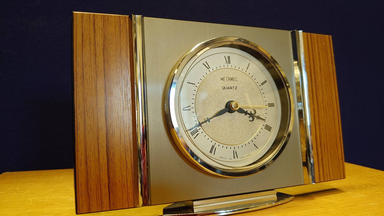 Metamec 1960s Quartz Clock. Roman Numerals. 20.5cm Wide   Fully Working   Excellent Condition   Battery Operated photo Home Decor
