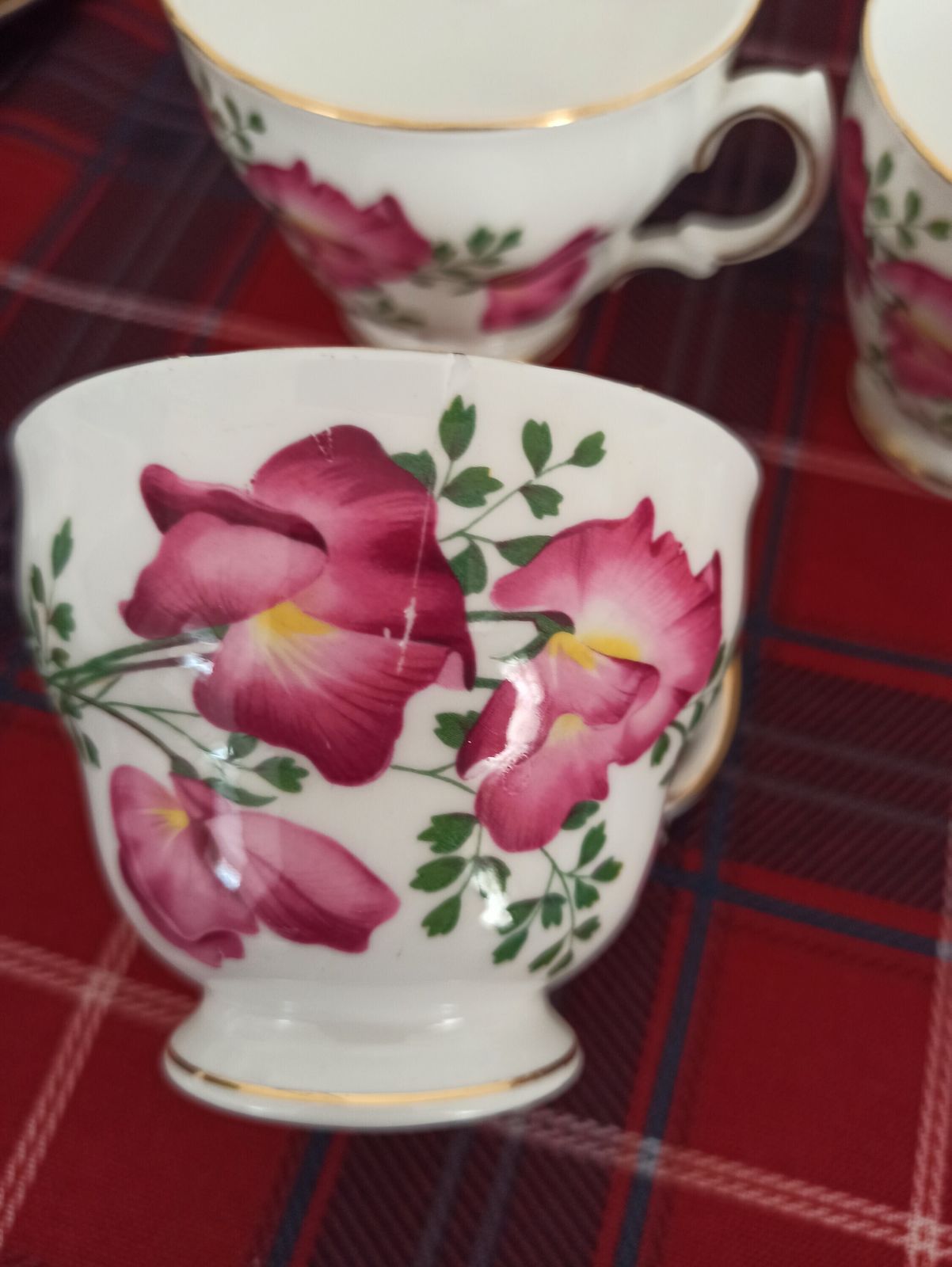 Royal Vale Bone China Tea Set. 6 Cups, 6 Saucers, Milk Jug And Sugar Bowl. photo vintage