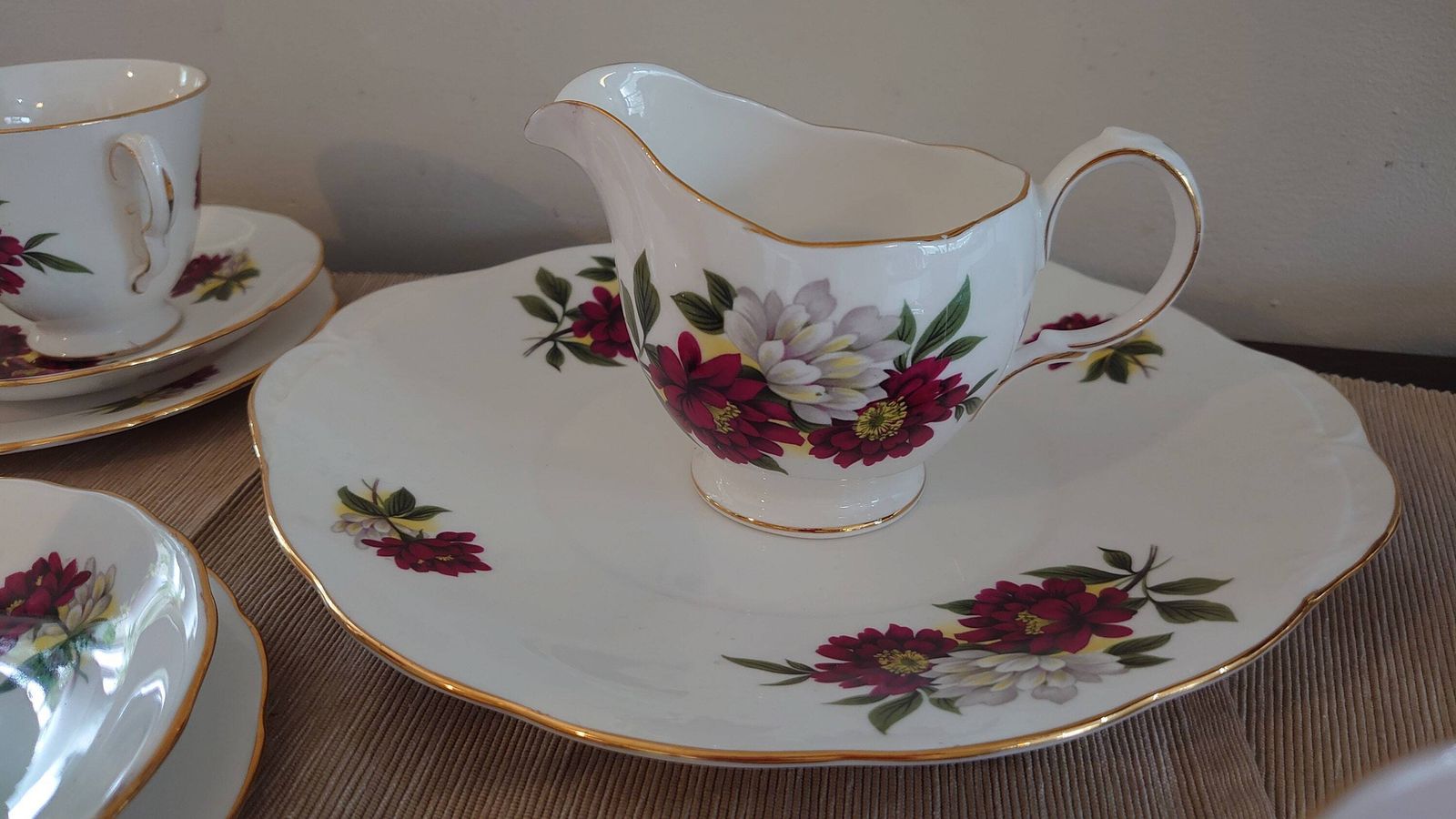 Set Of Four Crown Royal China Cups, Saucers And Side Plates Plus Sandwich Plate & Milk Jug   Very Good Condition photo Home Decor