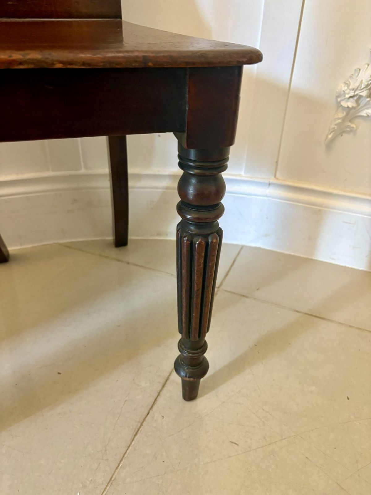 photo furniture Pair Of Antique 19th Century Quality Carved Mahogany Hall Chairs