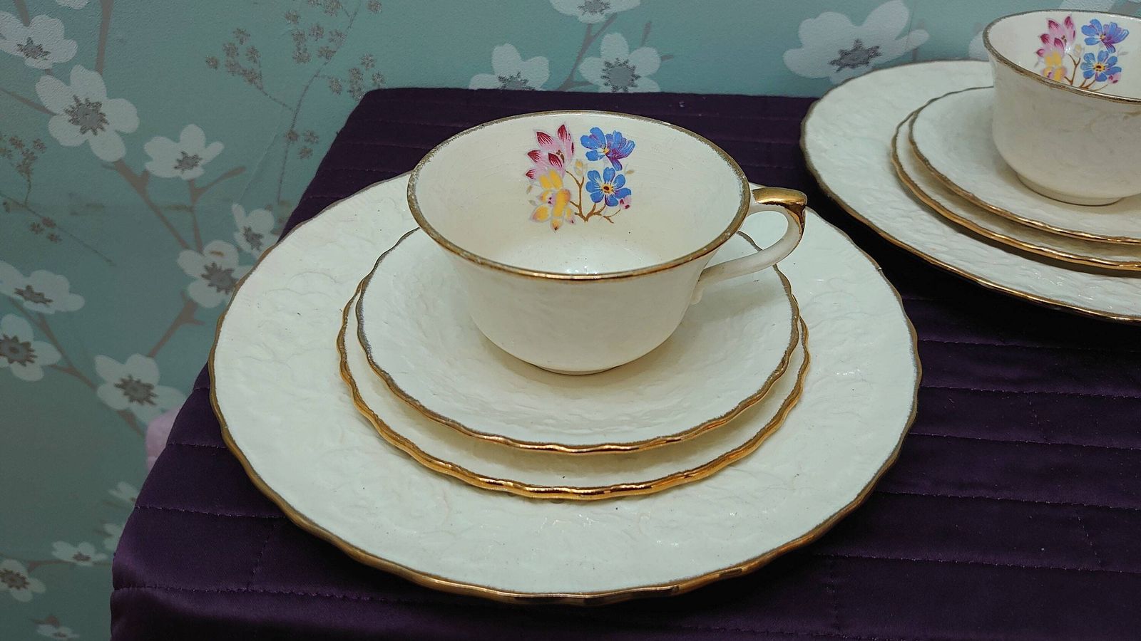 Alfred Meakin Tea And Side Plate Set   16 Pieces   Offwhite And Painted Cornflowers   Good Condition photo for sale