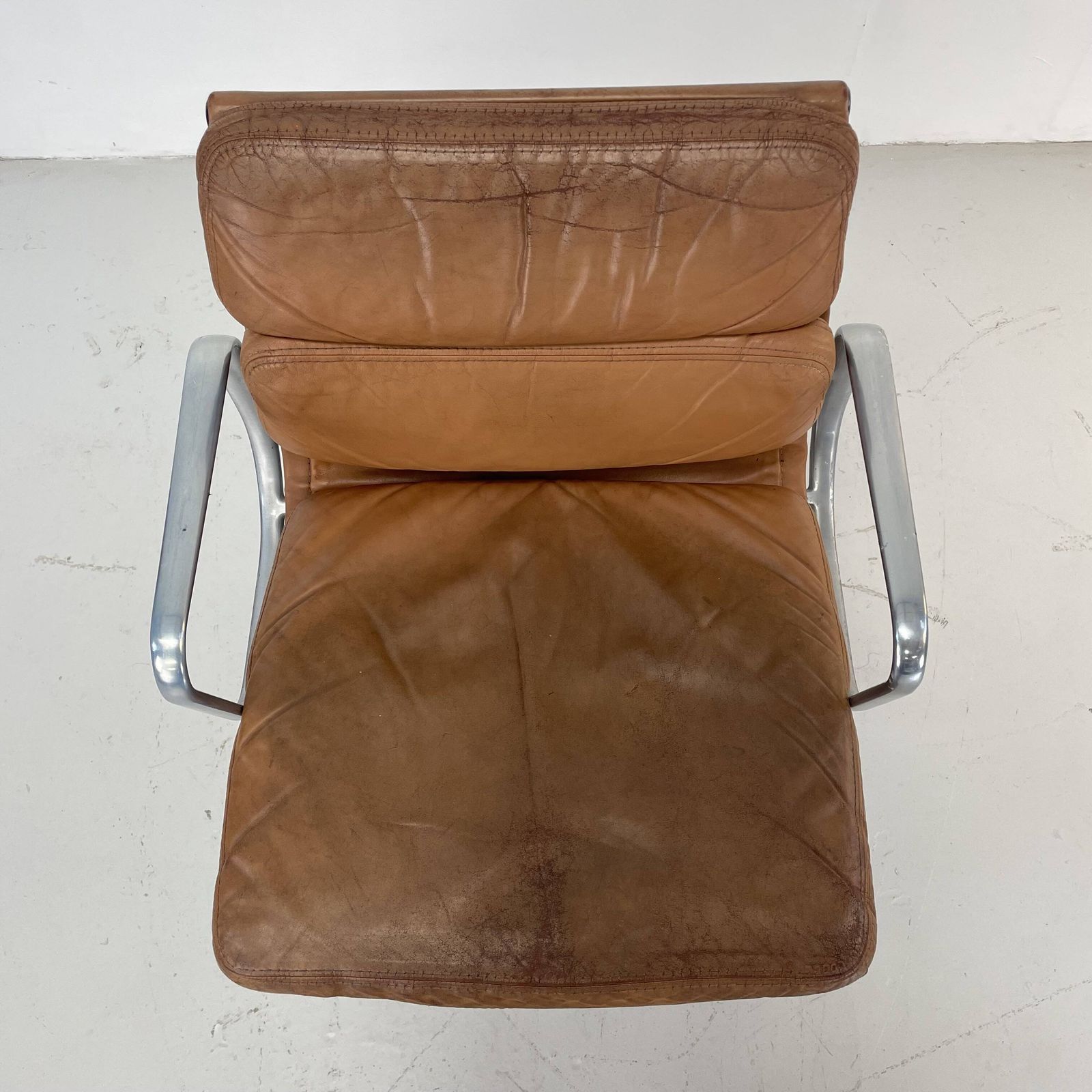 Eames Herman Miller Tan / Camel Leather Soft Pad Group Chair photo furniture