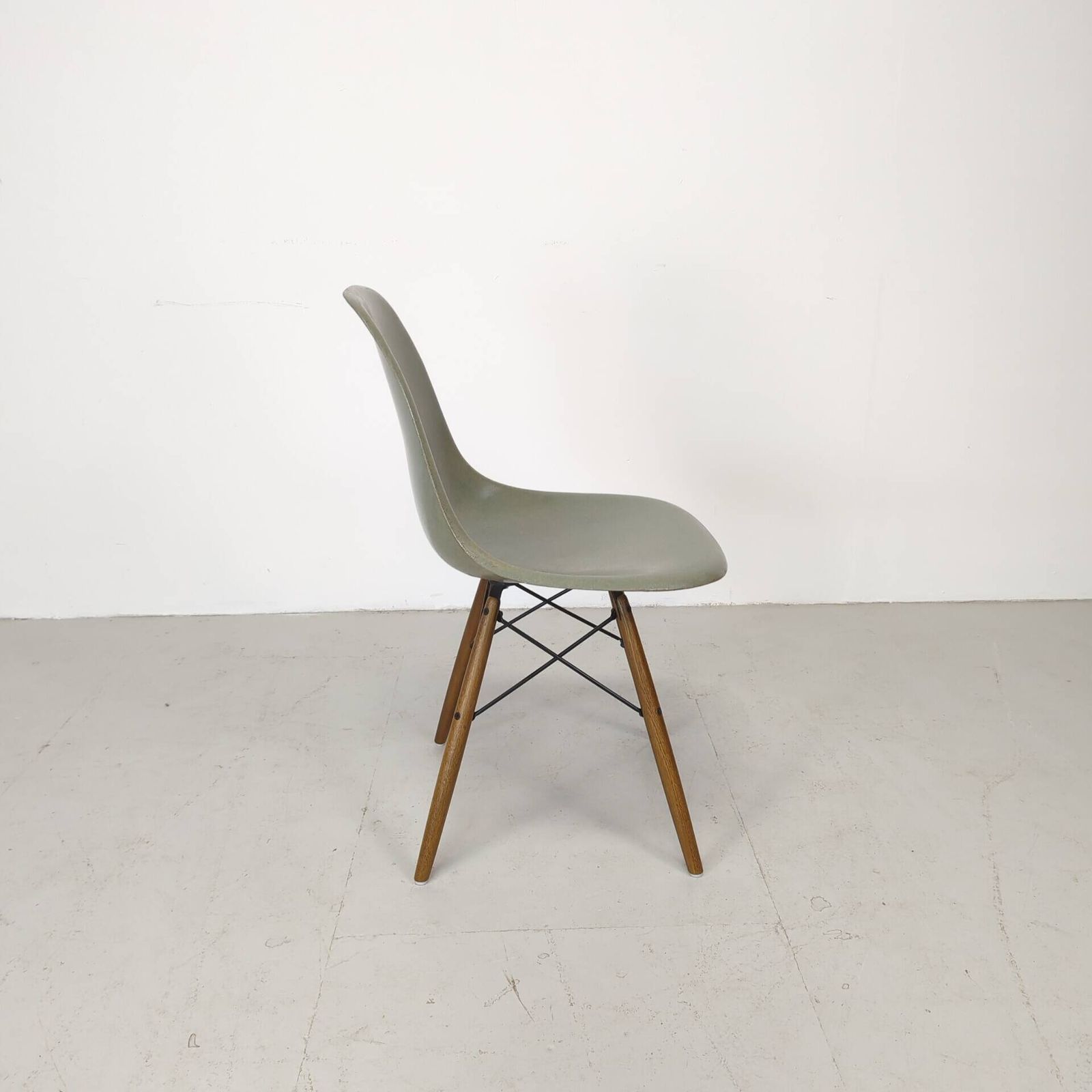 Eames Herman Miller Dsw Side Chair In Seafoam Green photo furniture