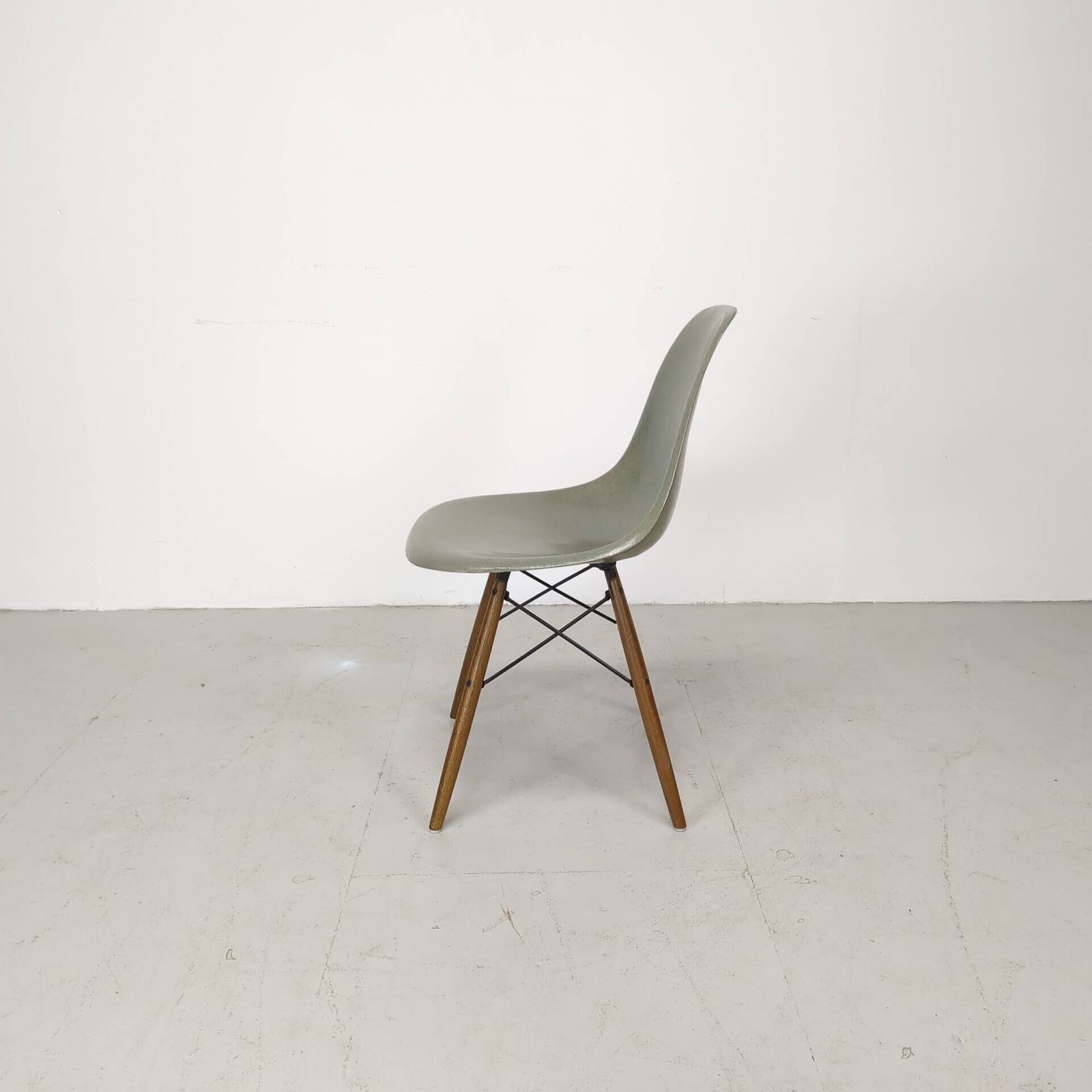 Eames Herman Miller Dsw Side Chair In Seafoam Green photo Furniture