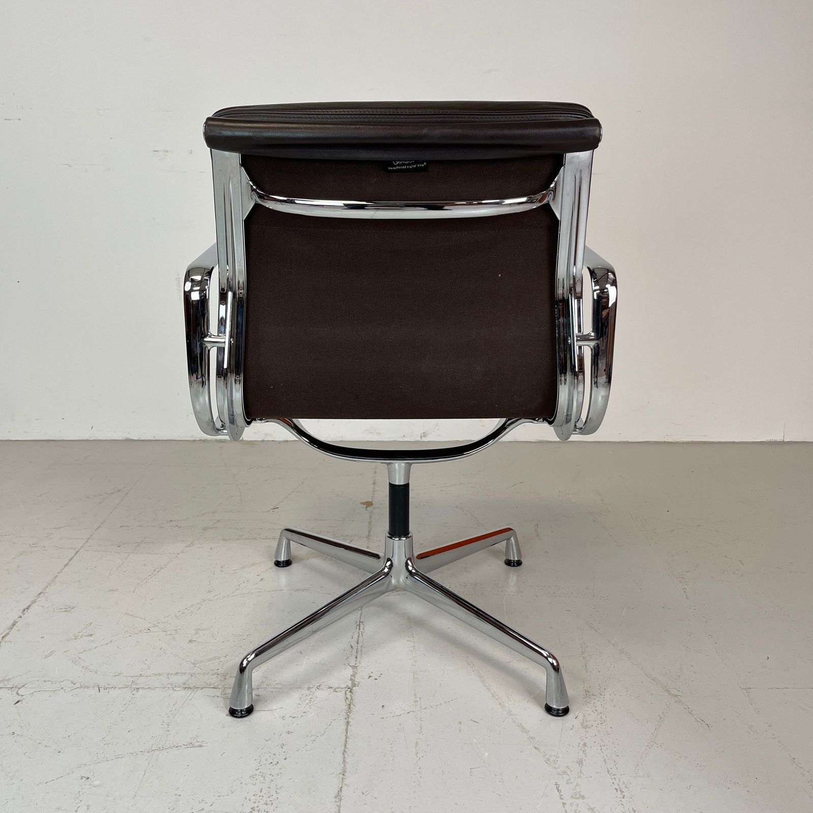 photo furniture Eames Vitra For Herman Miller Brown Leather Soft Pad Group Chair