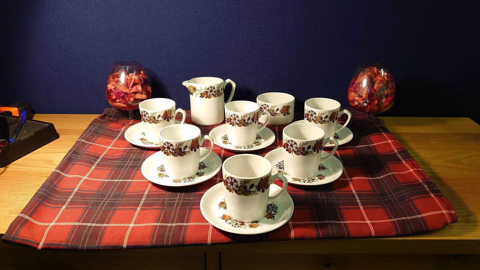 Fourteen (14) Piece Alfred Meakin Glo White Tea Set   6 Cups And Saucers, Milk Jug And Sugar Bowl  Ironstone   Excellent Condition!