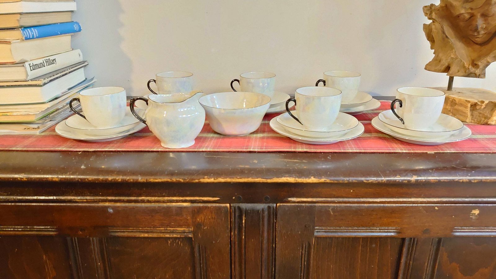 6 Pearlescent Tea Cups, Saucers And Sideplates With A Sugar Bowl & Creamer   Very Good To Excellent Condition   Czech Slovak Ceramic photo furniture