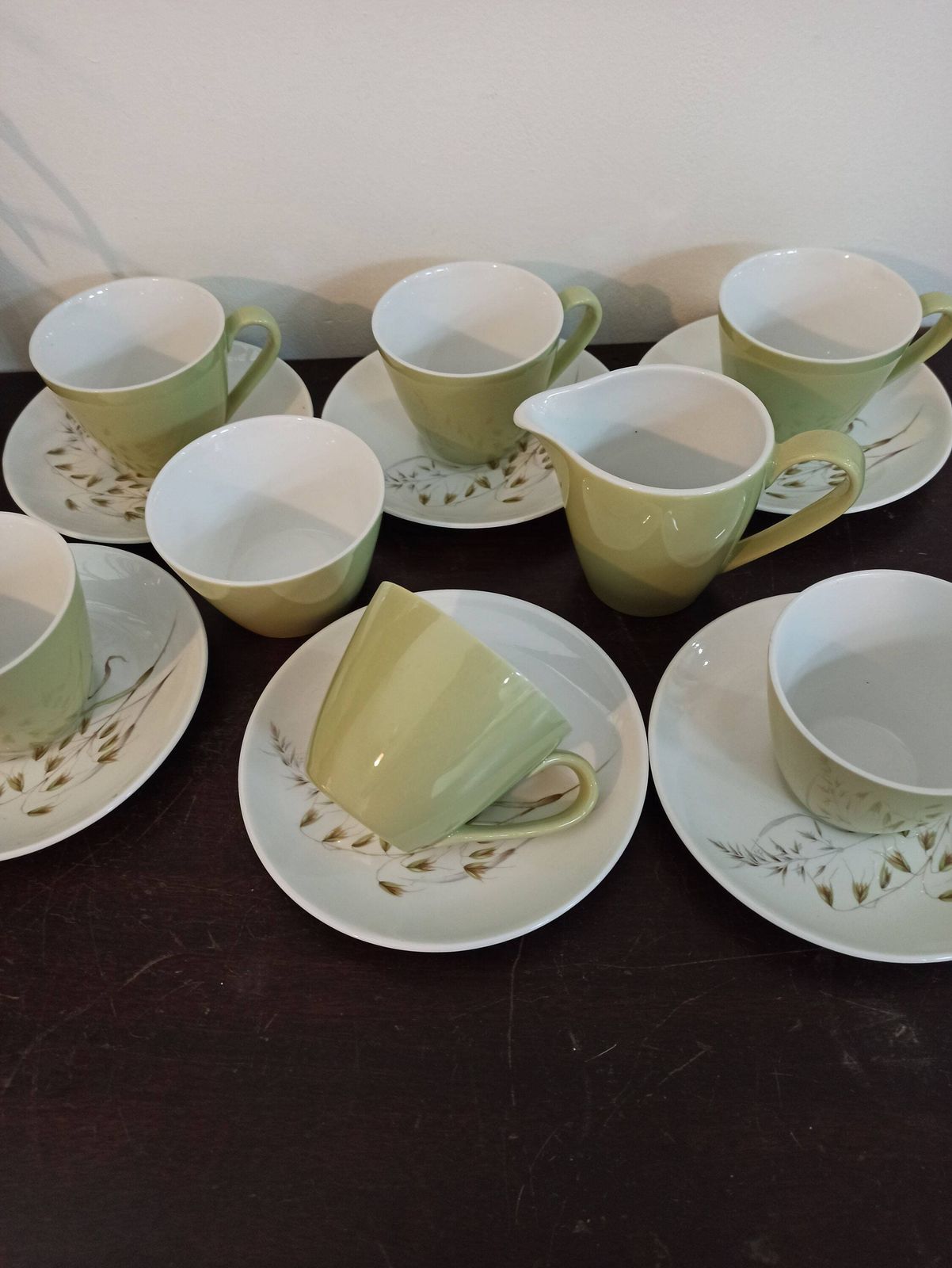 photo furniture Vintage Green Teaset. 6 Cups And Saucers. Teapot, Milk Jug And Sugar Bowl. Very Good Condition. Johnson Brothers.