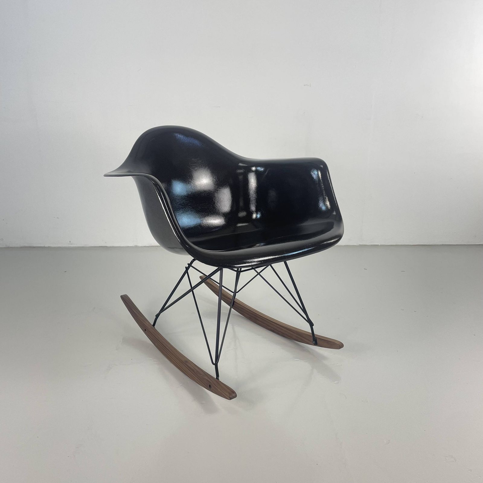 Furniture 1950s Herman Miller Eames Rar Rocking Chair In Brown photo