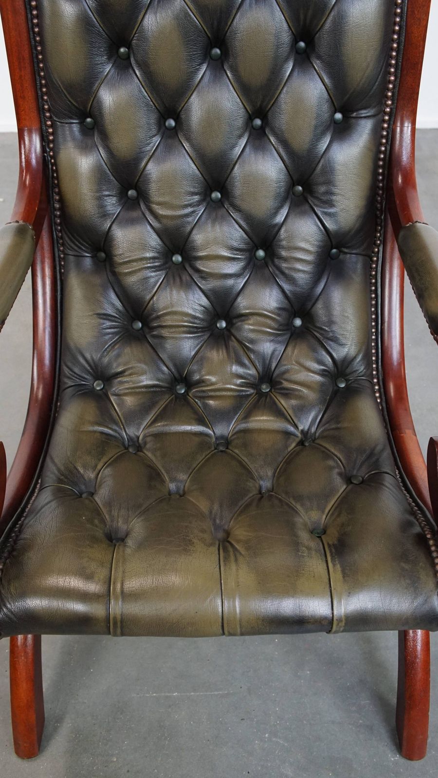 Timeless And Classic Green English Style Cowhide Chesterfield Armchair With Wood photo 802.7253
