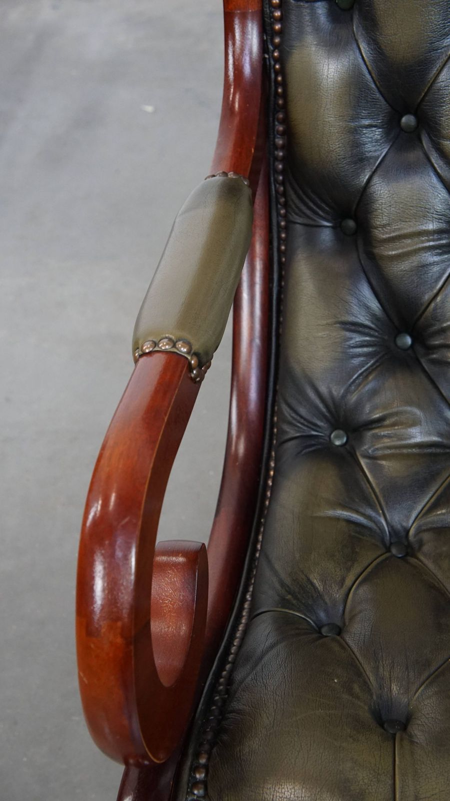 Timeless And Classic Green English Style Cowhide Chesterfield Armchair With Wood photo vinterior