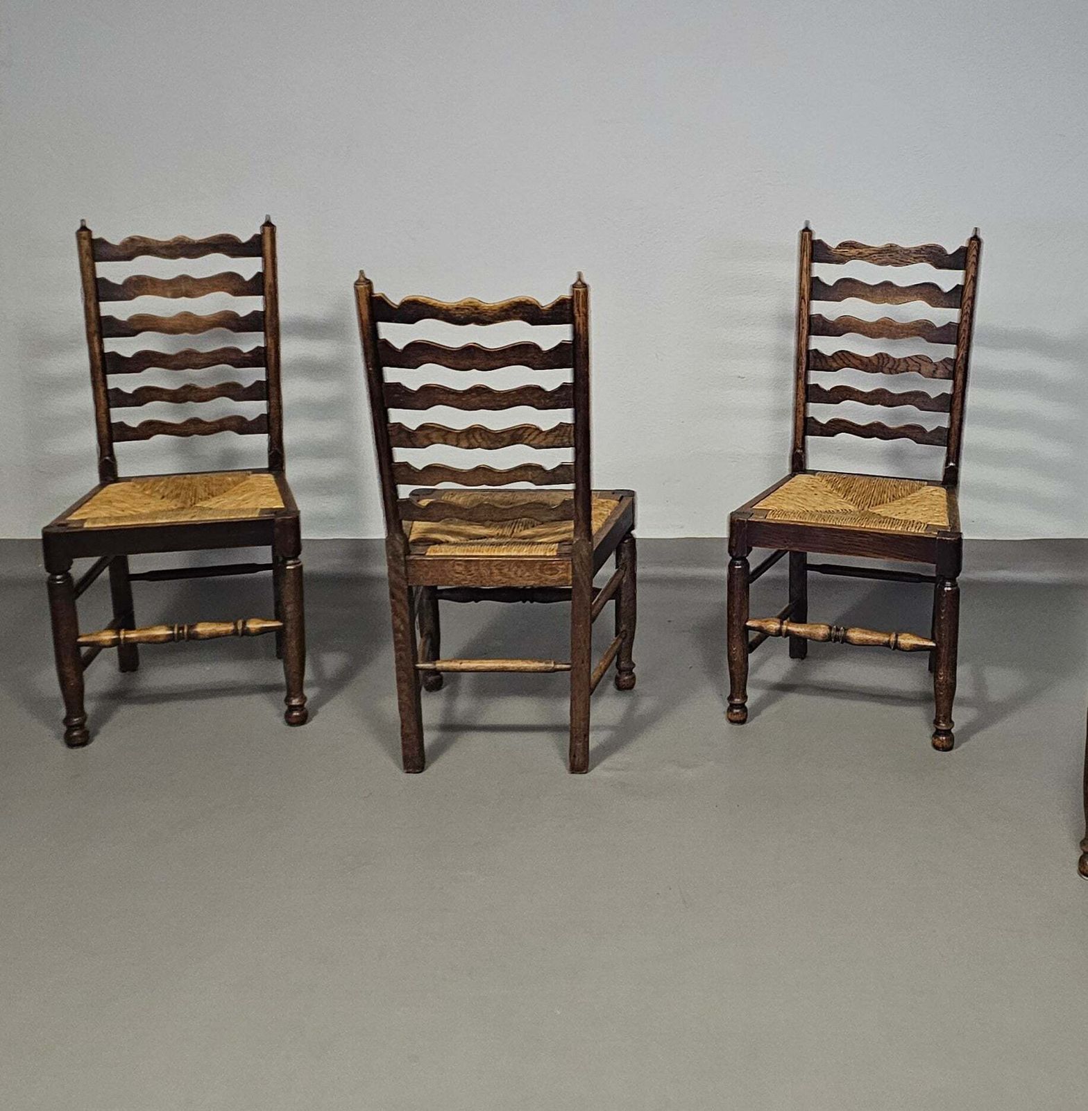 photo vintage Set Of 4 Oak, Rustic, Farmhouse, Ladderback Dining Chairs With Rush Seats 1960s