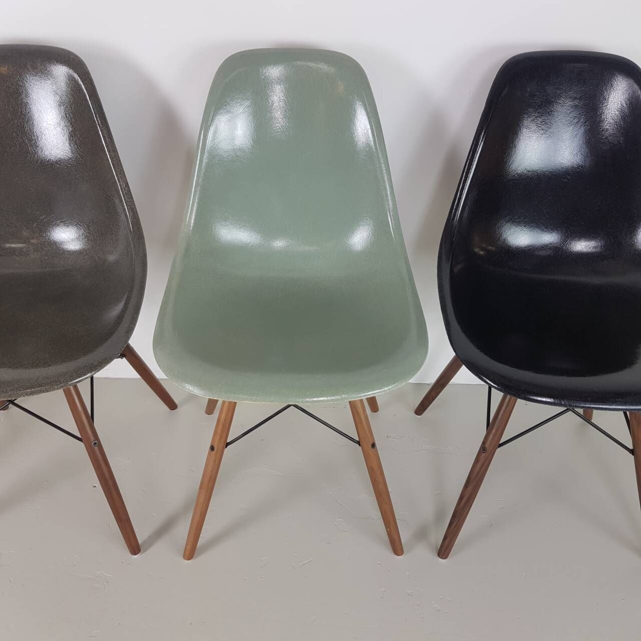 Herman Miller Eames Dsw Chairs In Light Greige / Elephant Gray / Seafoam Green / Black photo vinterior