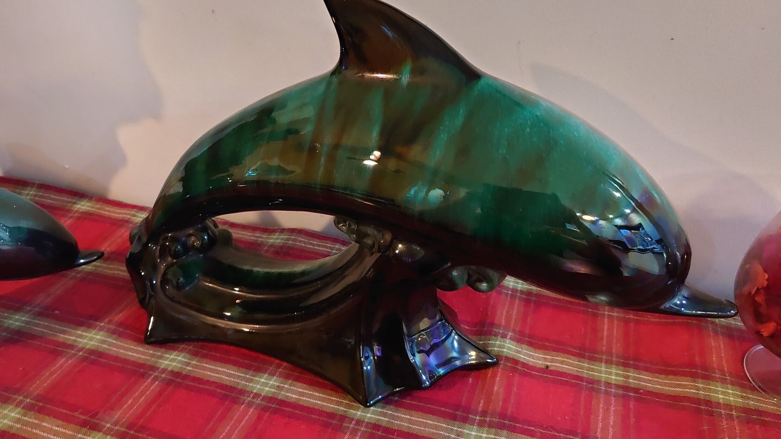 Two Blue Mountain Pottery Dolphins   Canadian Art Pottery   Both In Excellent Condition And With Tag photo vinterior