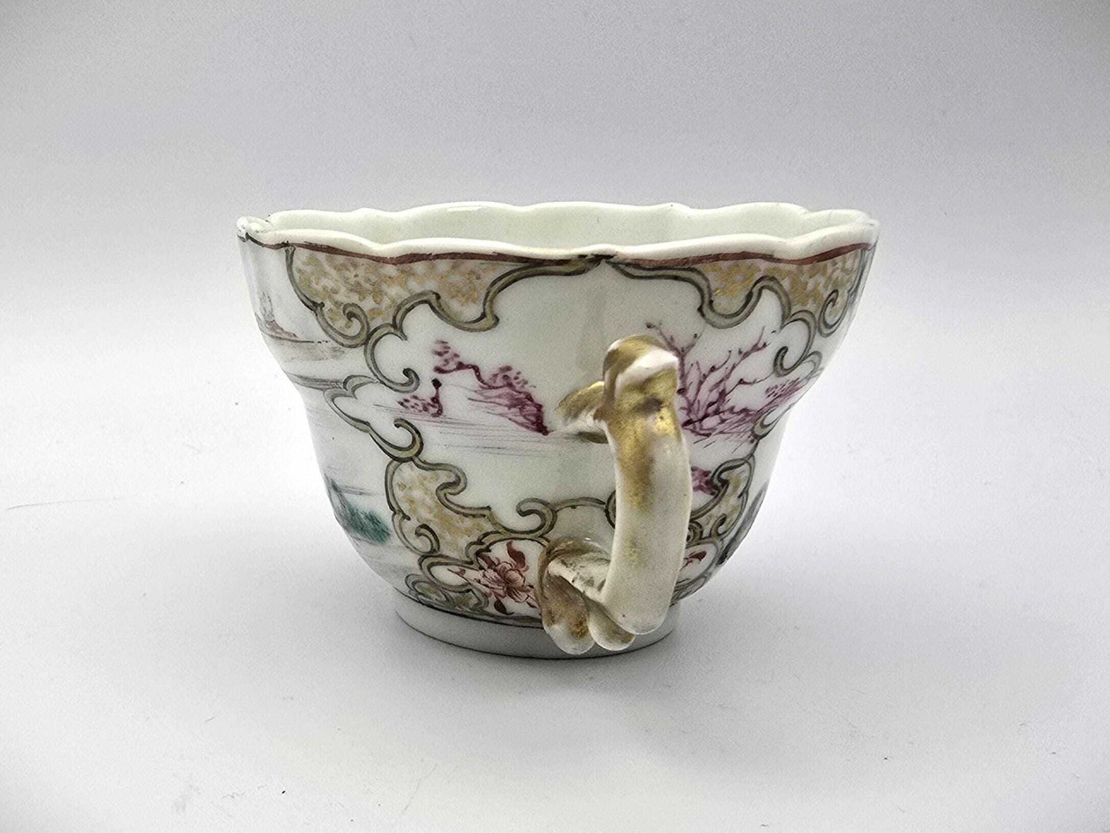 Antique 19th Century Chinese Famille Rose Porcelain Teacup With Painted Figures, Scalloped Edge And Gold Handle photo Home Decor