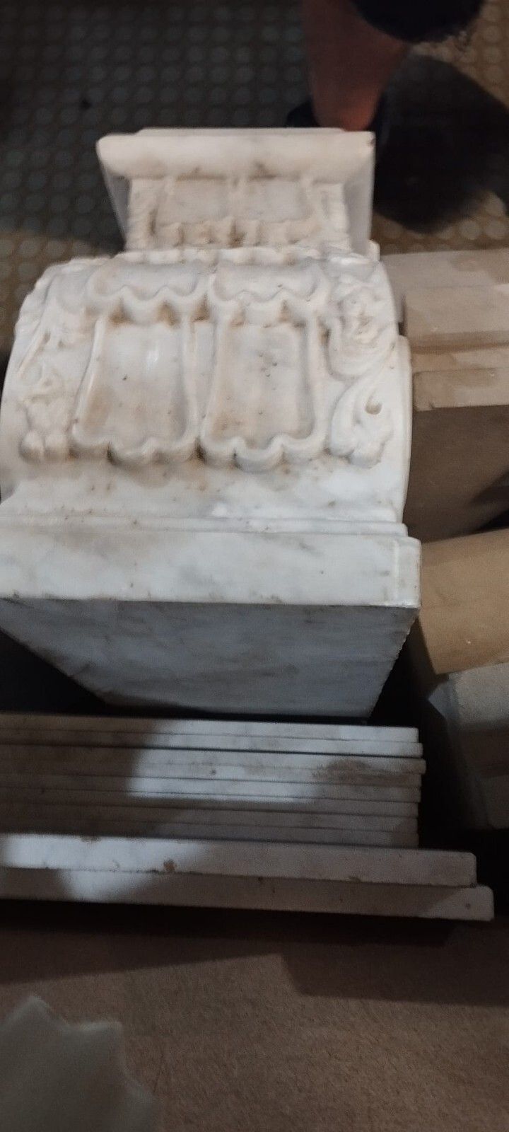 Pair Of Large Capitals, 18th Century Marble Shelves photo vinterior