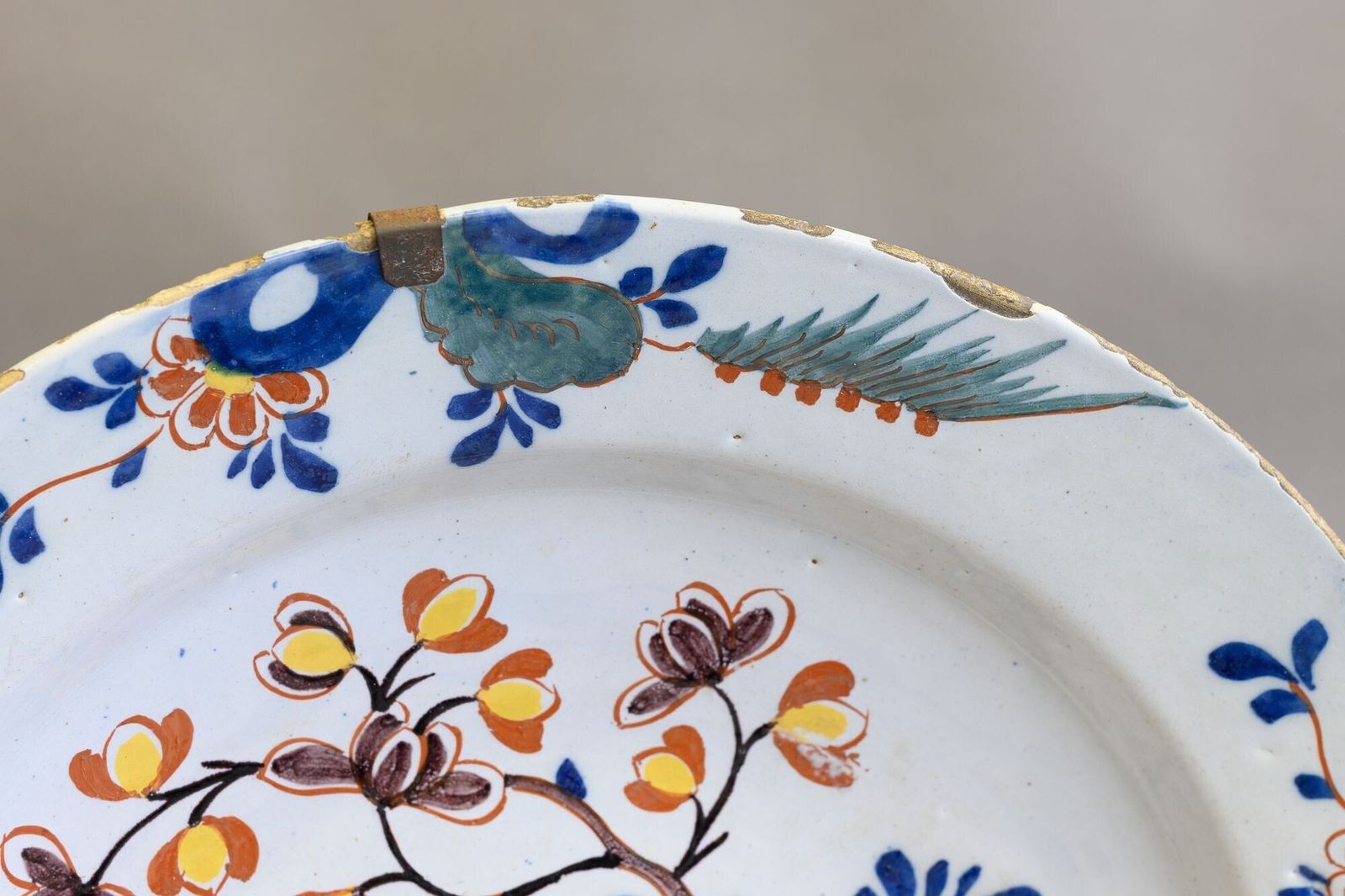 Faience Charger photo furniture
