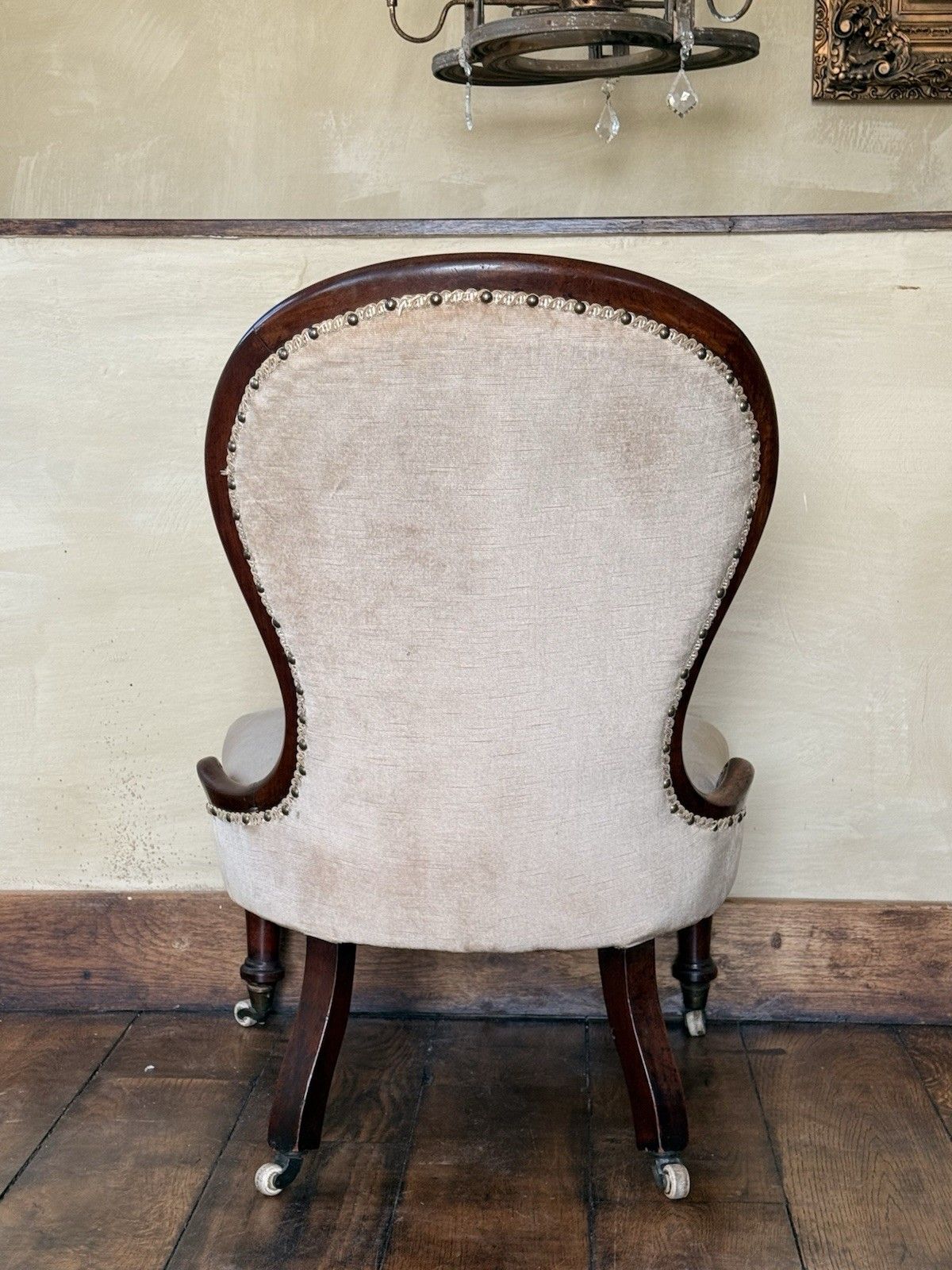photo vintage Antique Mahogany Bedroom Spoon Back  Mocha Nursing Reading Libary Lady's Chair