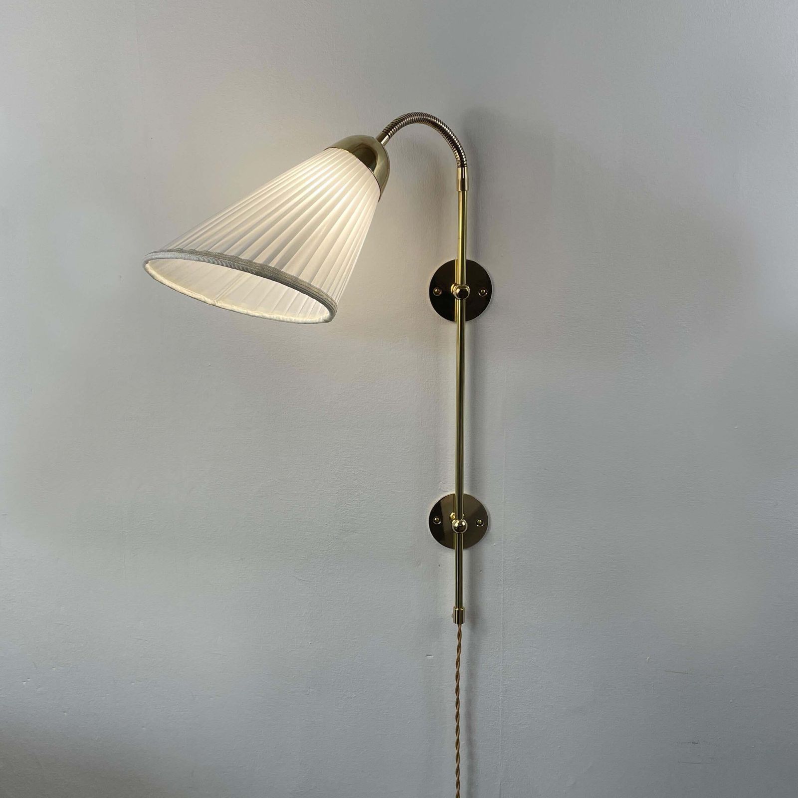 photo vinterior Adjustable Wall Lights Made Of Brass And Fabric, Sweden 1950s