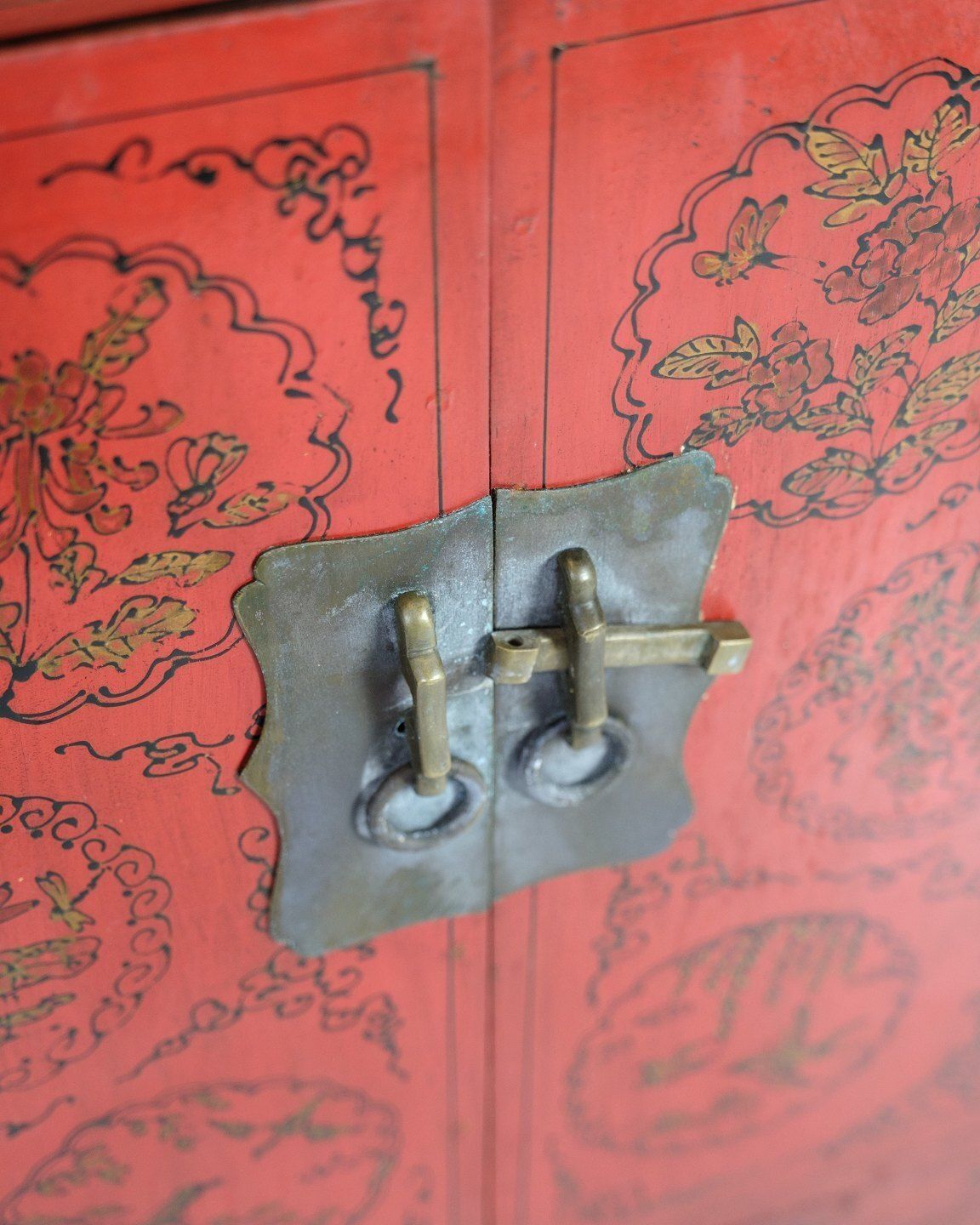Antique Chinese Cabinet Original Painted In Red With Pattern & Brass Fittings From 1920s photo vinterior