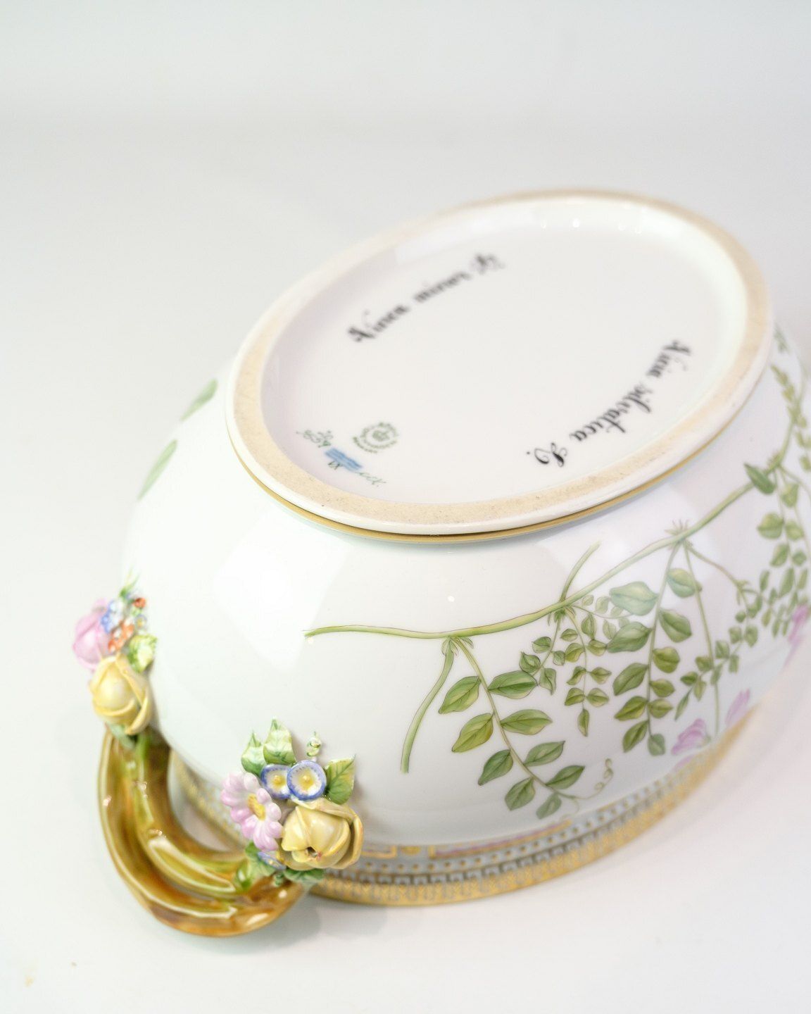 photo furniture Tureen With Lid Handle   Dek.No. 20/3559   Porcelain   Royal Flora Danica   Royal Copenhagen
