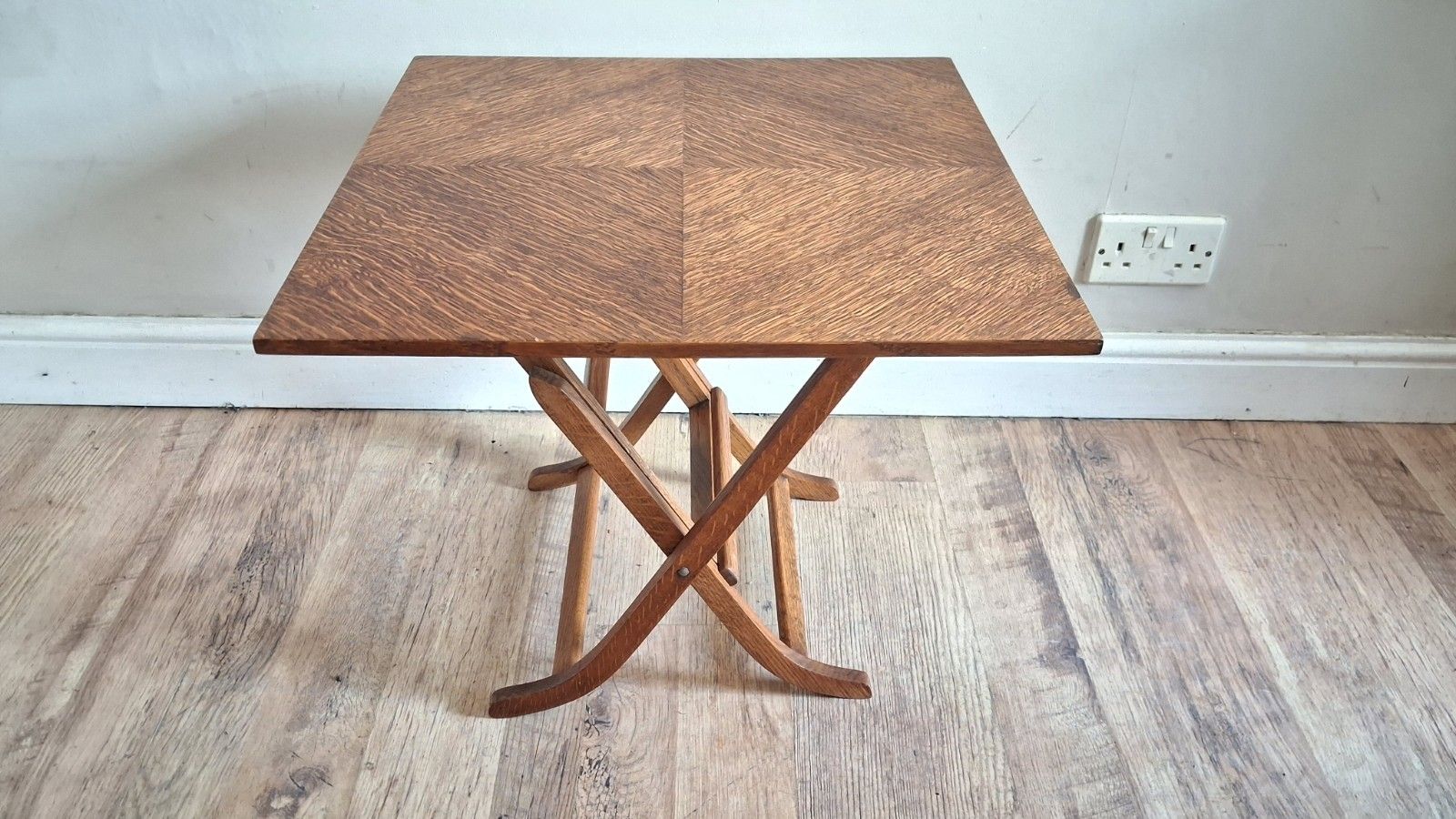 photo vinterior 1960's Meredew Mid Century Walnut Drinks/Cocktail /Side/Lamp /Hall/Coffee Table