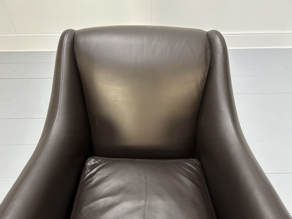 photo vintage Pair Of Scp Matthew Hilton “Balzac” Armchairs & Ottoman – In Nubuck Leather