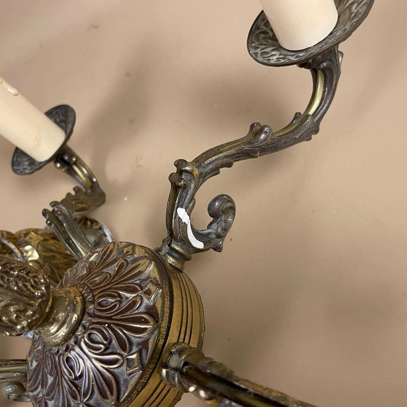 photo furniture Antique Ceiling Light Gold Brass Metal Chandelier Vintage Classic Pendent Ornate Hanging Chain 5 Arms Candle Tops Patterned Hanging