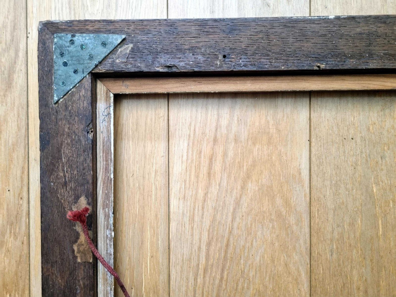 Large English Antique Oak Wood Painting Frame With Gilt Insert, Original Fixture Hardware photo vinterior