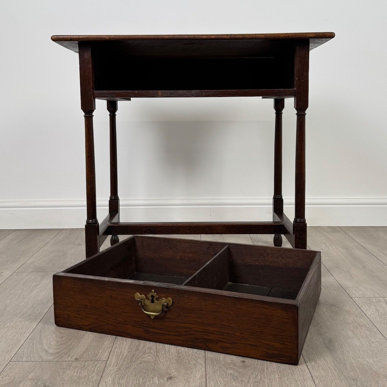 Furniture Antique 18th Century Good Quality Side Table In Oak photo
