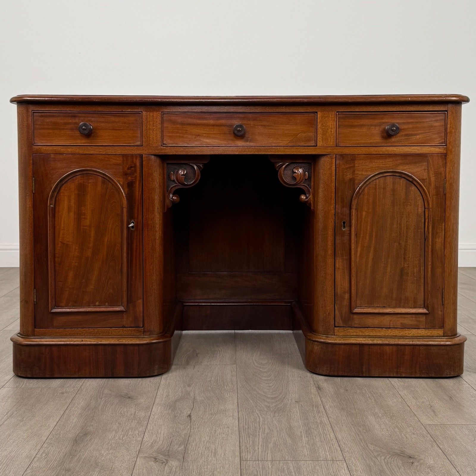 Antique 19th Century Good Quality Desk In Mahogany