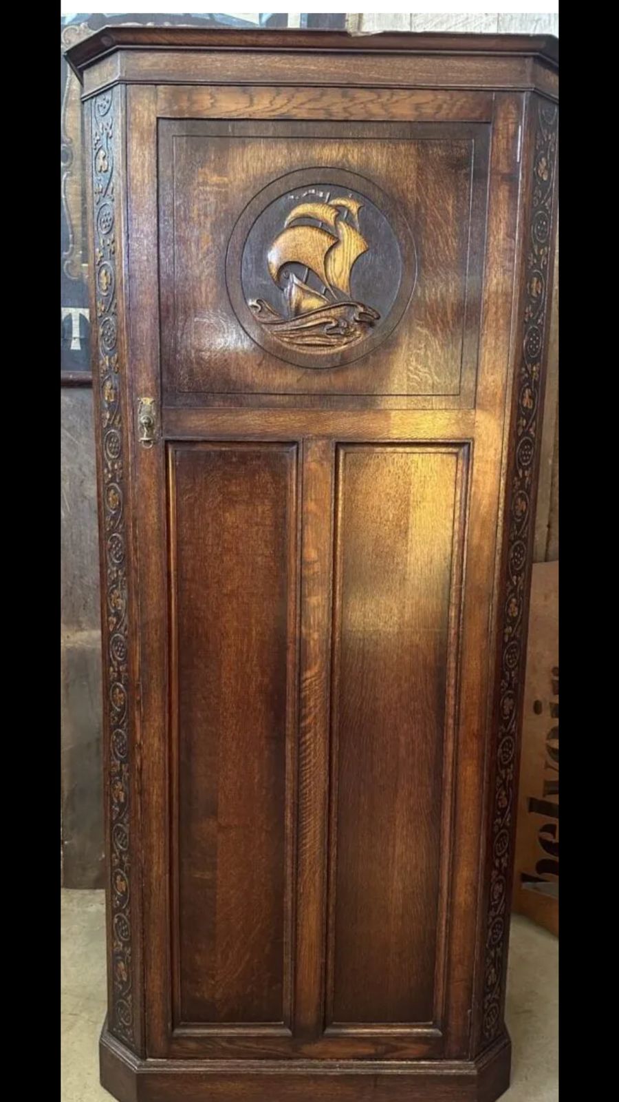 Rare Antique Wylie & Lochhead Quarter Sawn Oak Wardrobe . Glasgow Style C.1920. 6ft Tall X 2ft Wide.  Slim Depth. photo Furniture