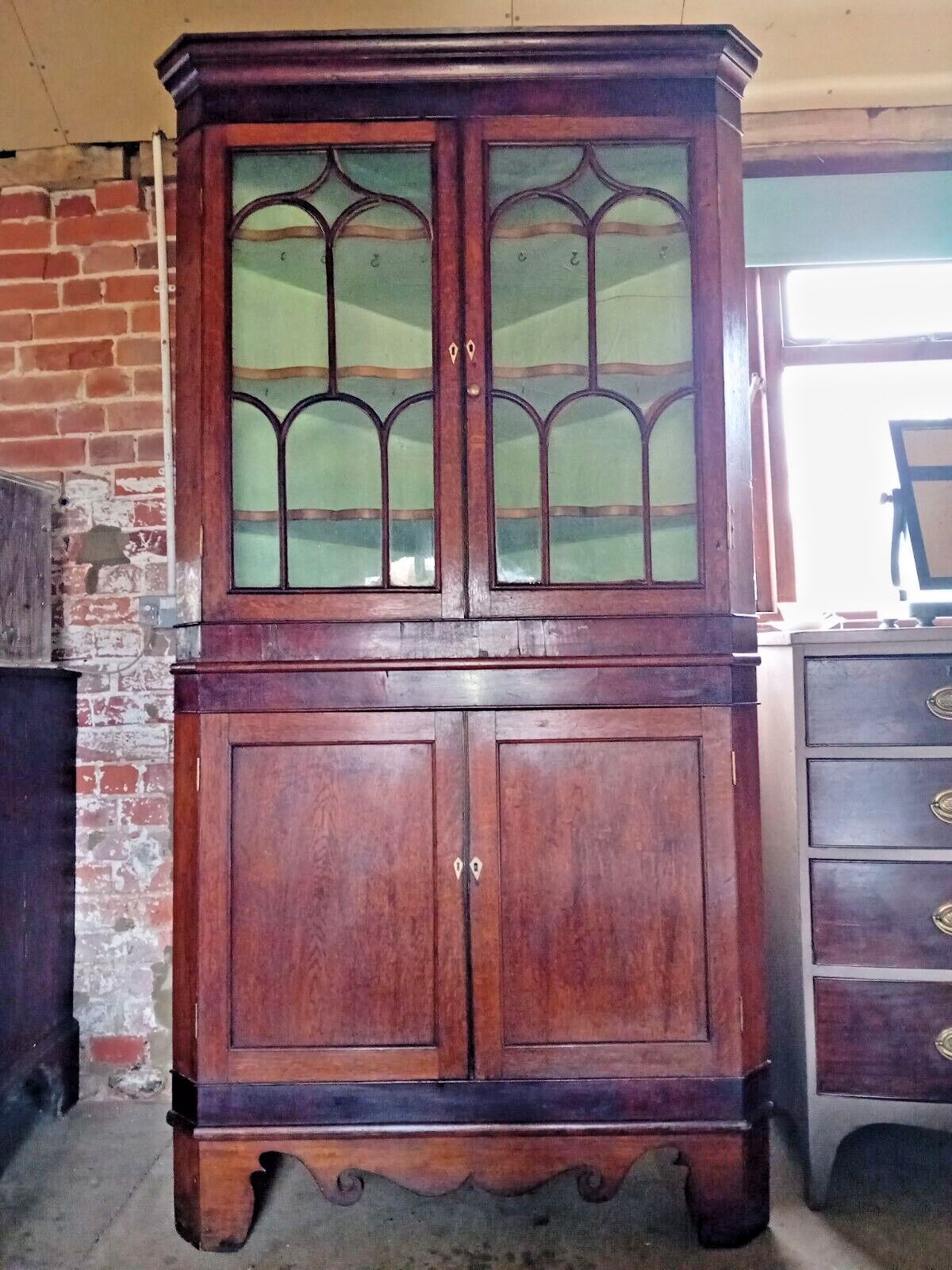 Fabulous Georgian Oak Country House Big Character Cupboard Cabinet Glazed Drinks photo 295.0