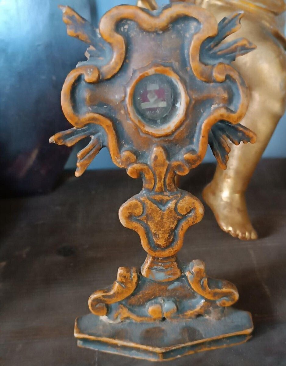 285.0 Small Reliquary In Lacquered Wood With Relic From The 18th Century photo